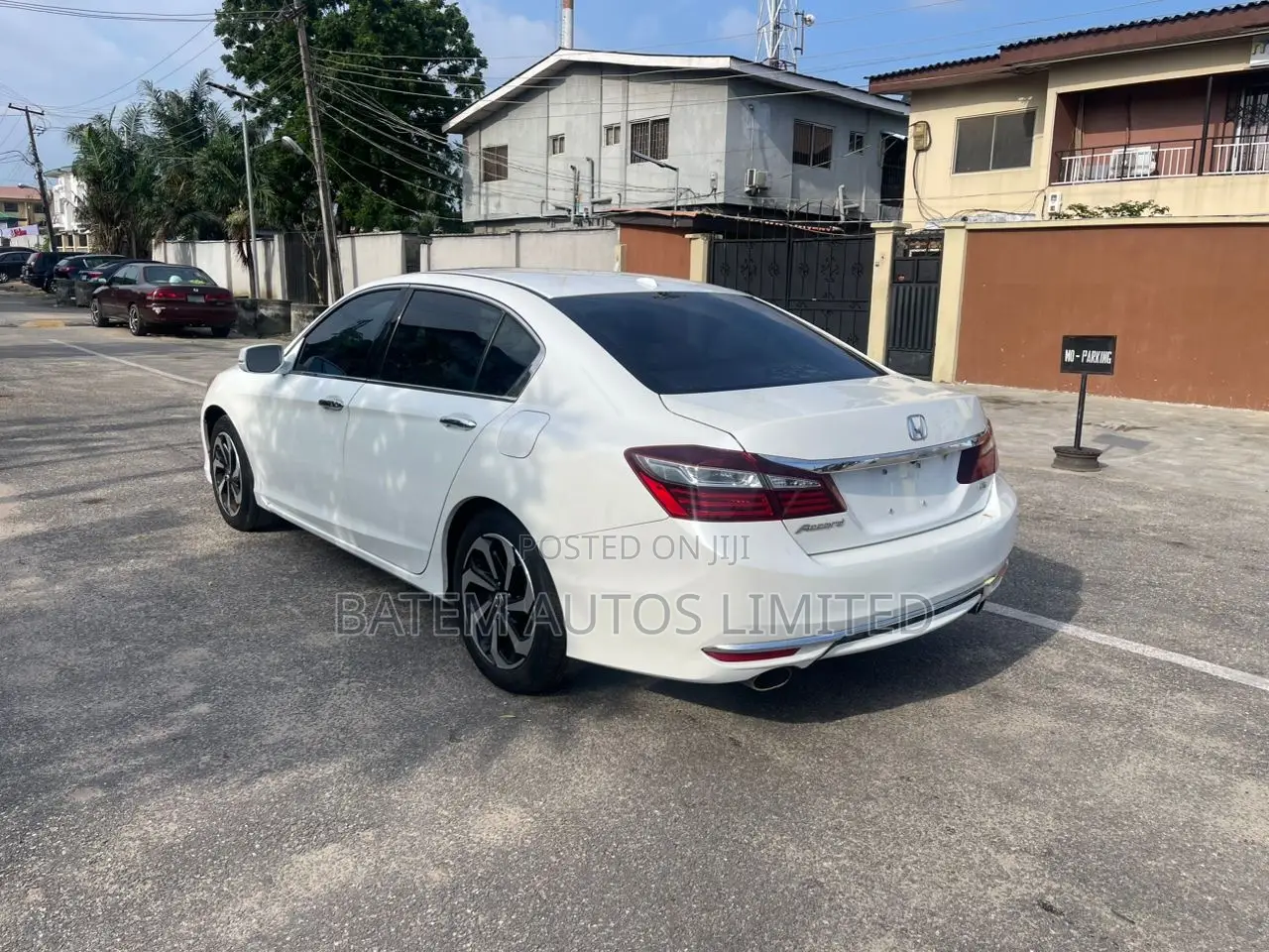 Honda Accord Touring 4dr Sedan FWD (3.5L 6cyl 6A) 2016 White