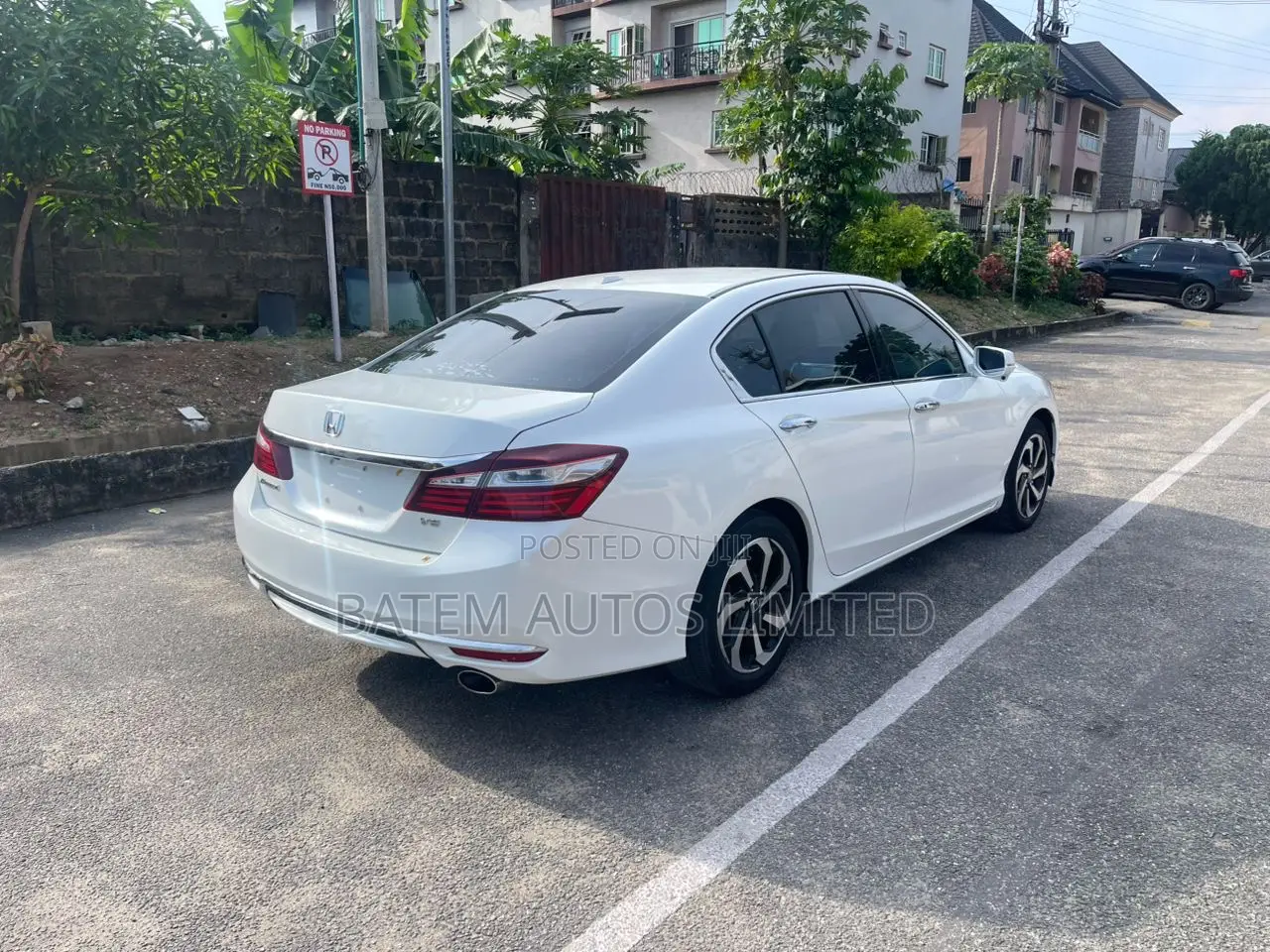 Honda Accord Touring 4dr Sedan FWD (3.5L 6cyl 6A) 2016 White