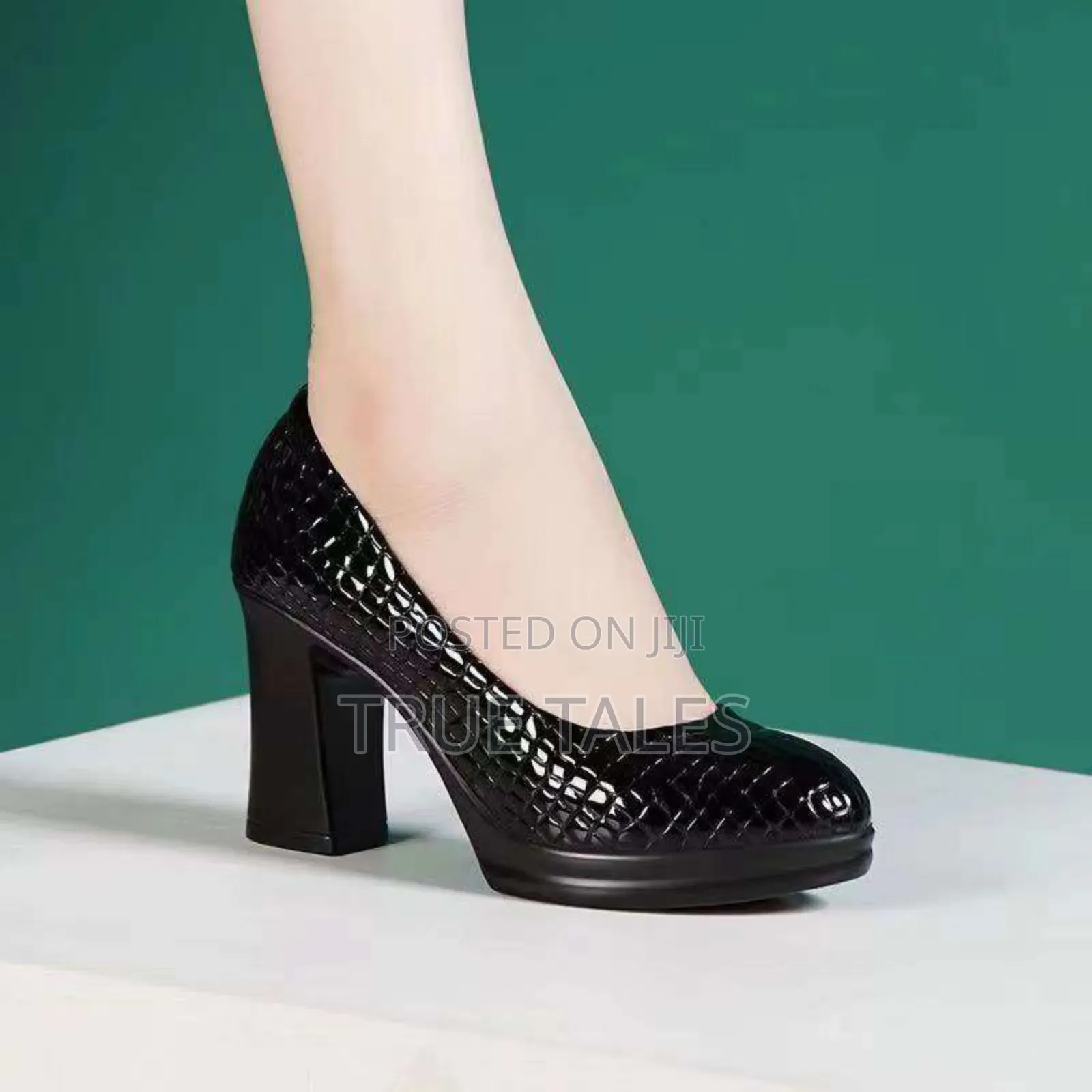 Ladies Formal Court Shoes Black And Off-white Colours Available