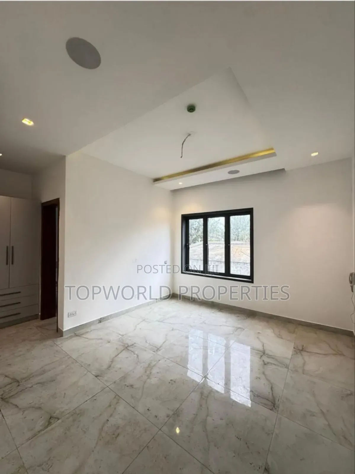 5bdrm Duplex in Banana Island for sale