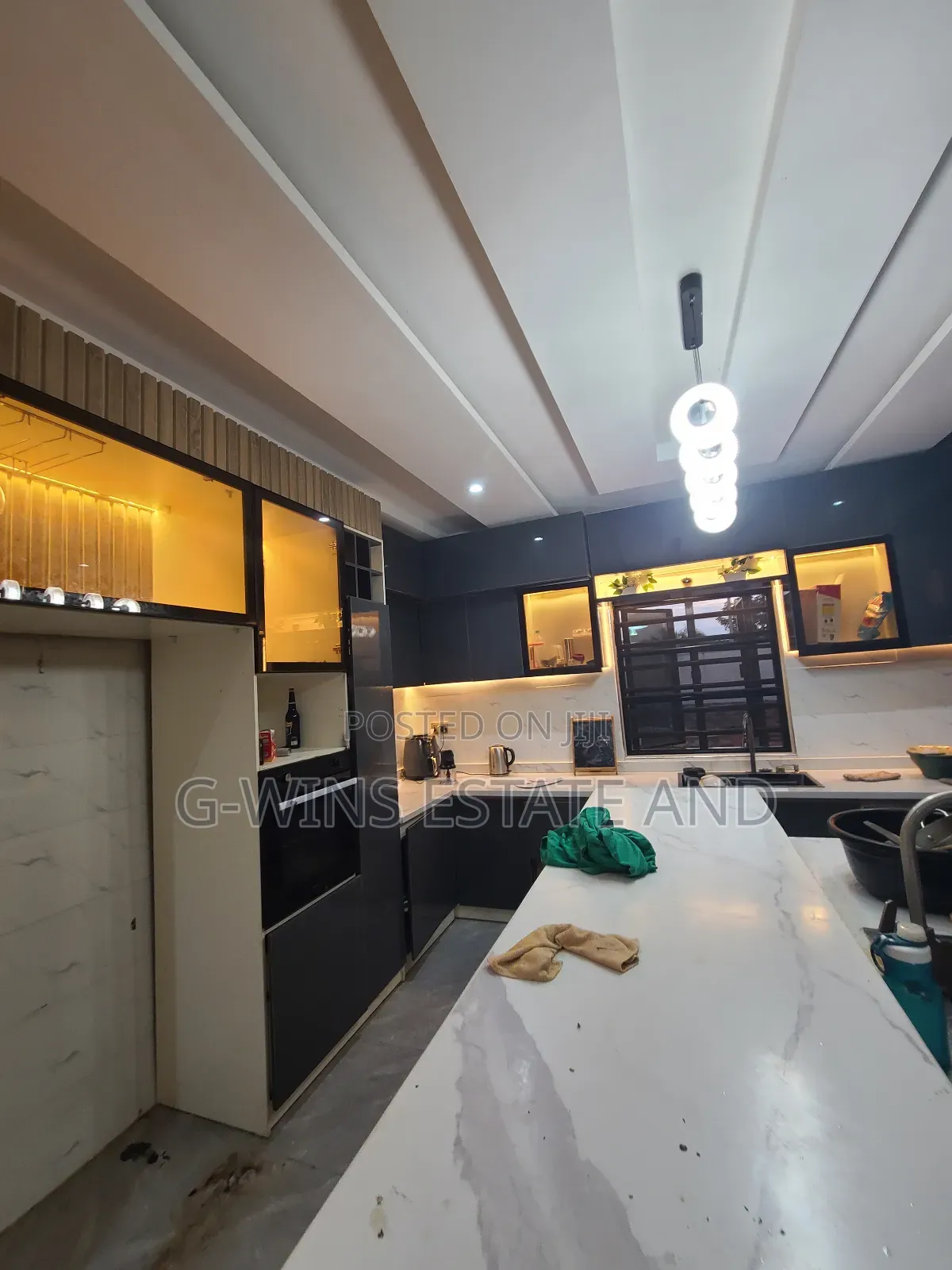 6bdrm Duplex in Okhuoromi Off, Benin City for sale
