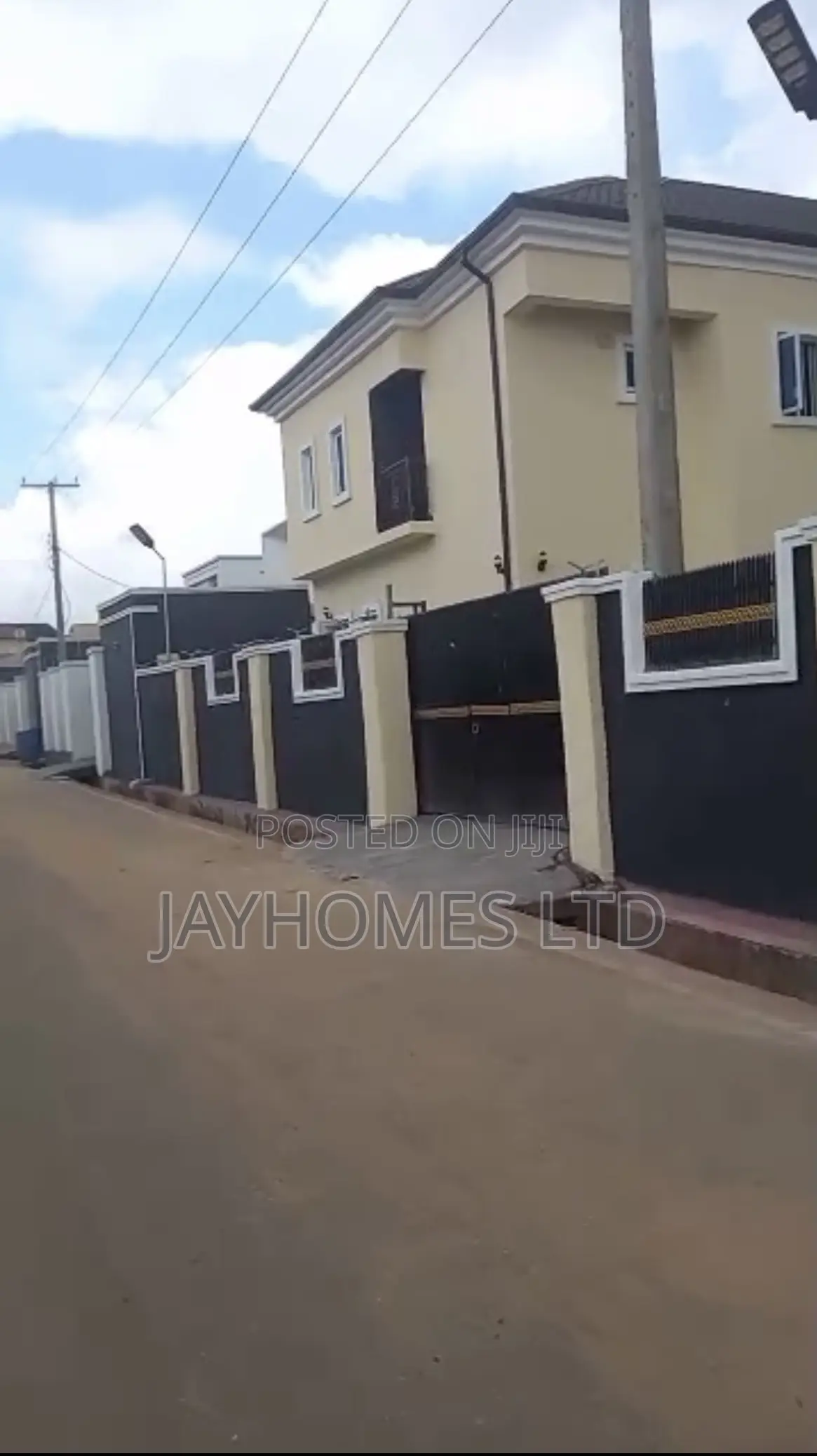 2bdrm Block of Flats in Okpanam Road Asaba, Oshimili South for sale