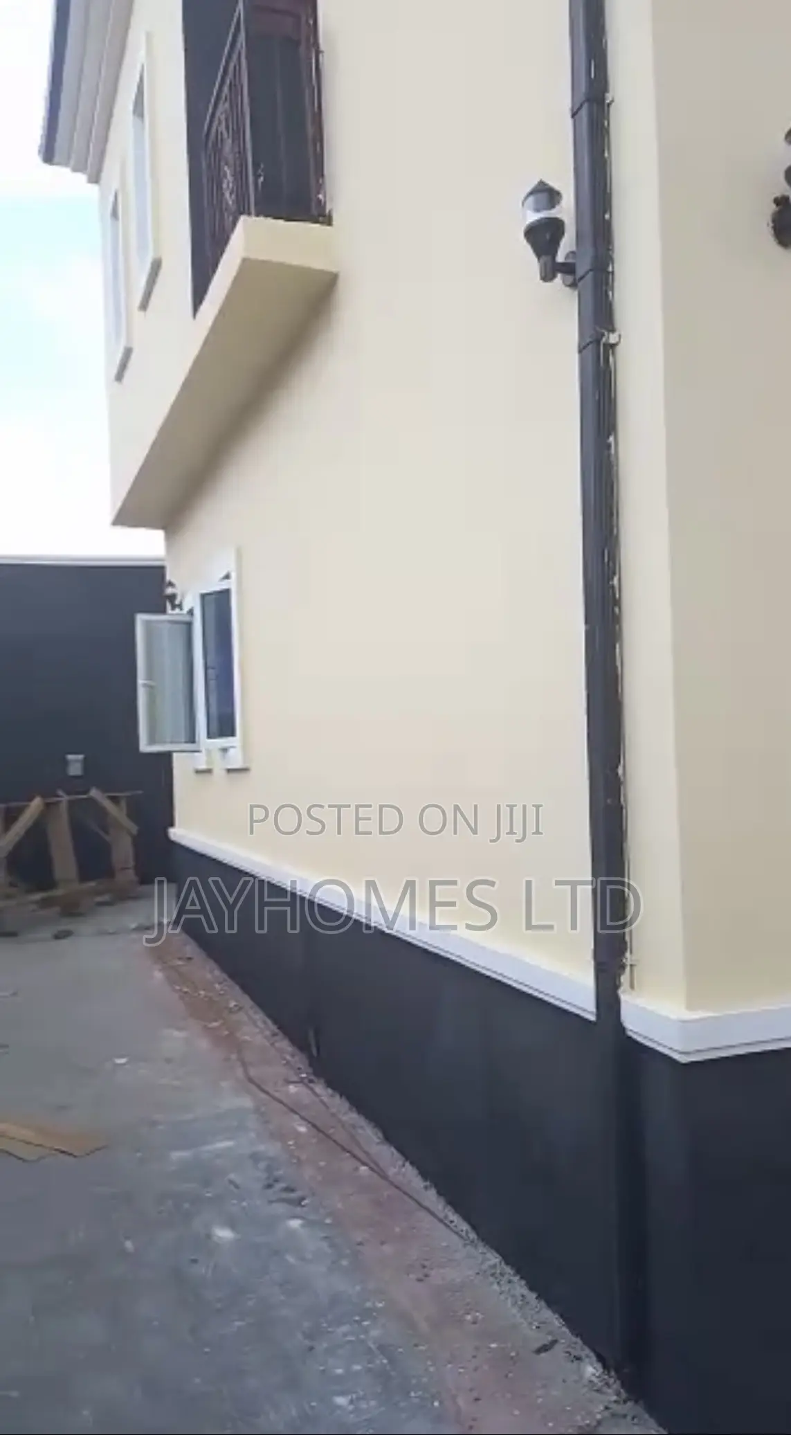 2bdrm Block of Flats in Okpanam Road Asaba, Oshimili South for sale