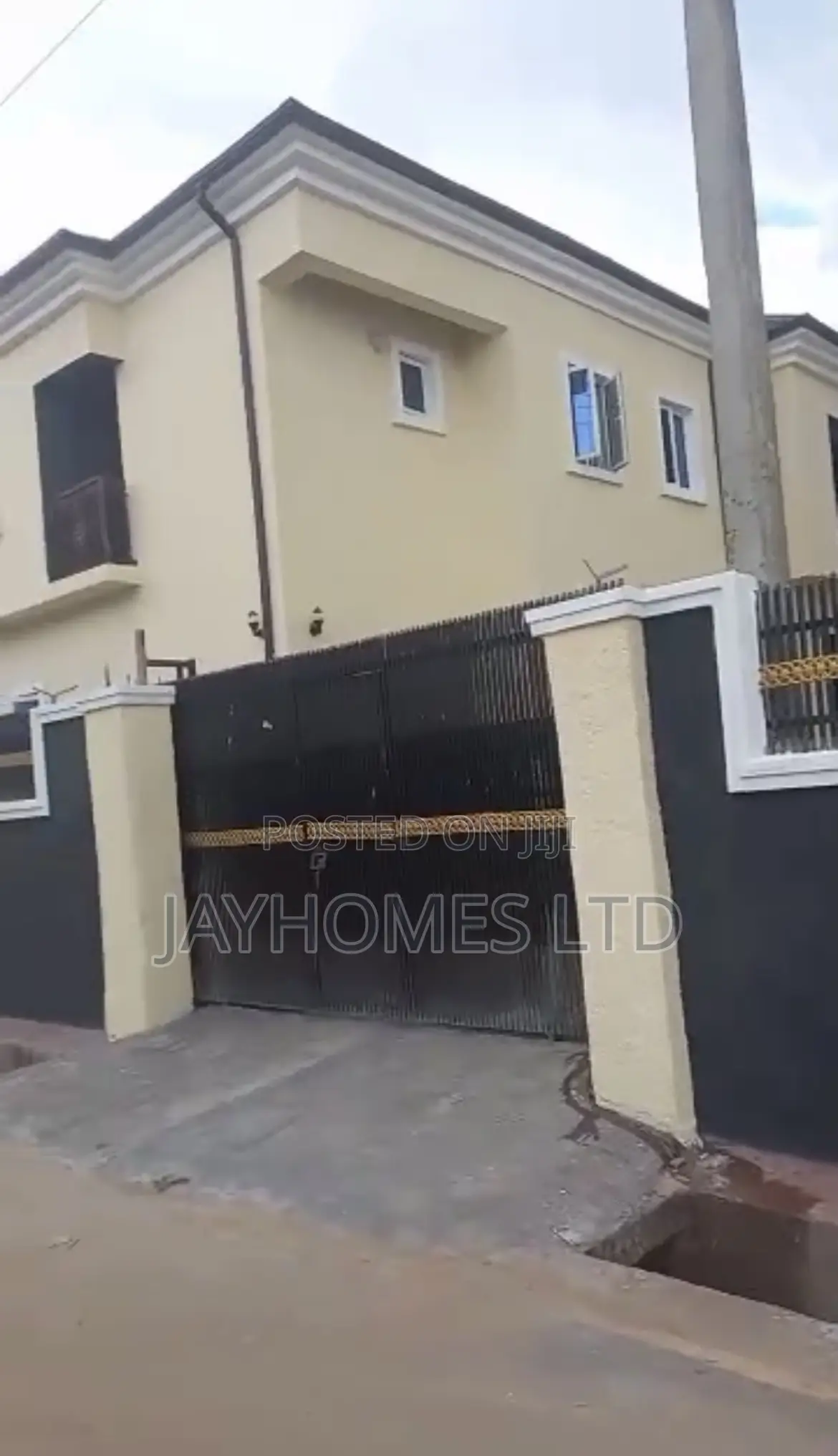 2bdrm Block of Flats in Okpanam Road Asaba, Oshimili South for sale