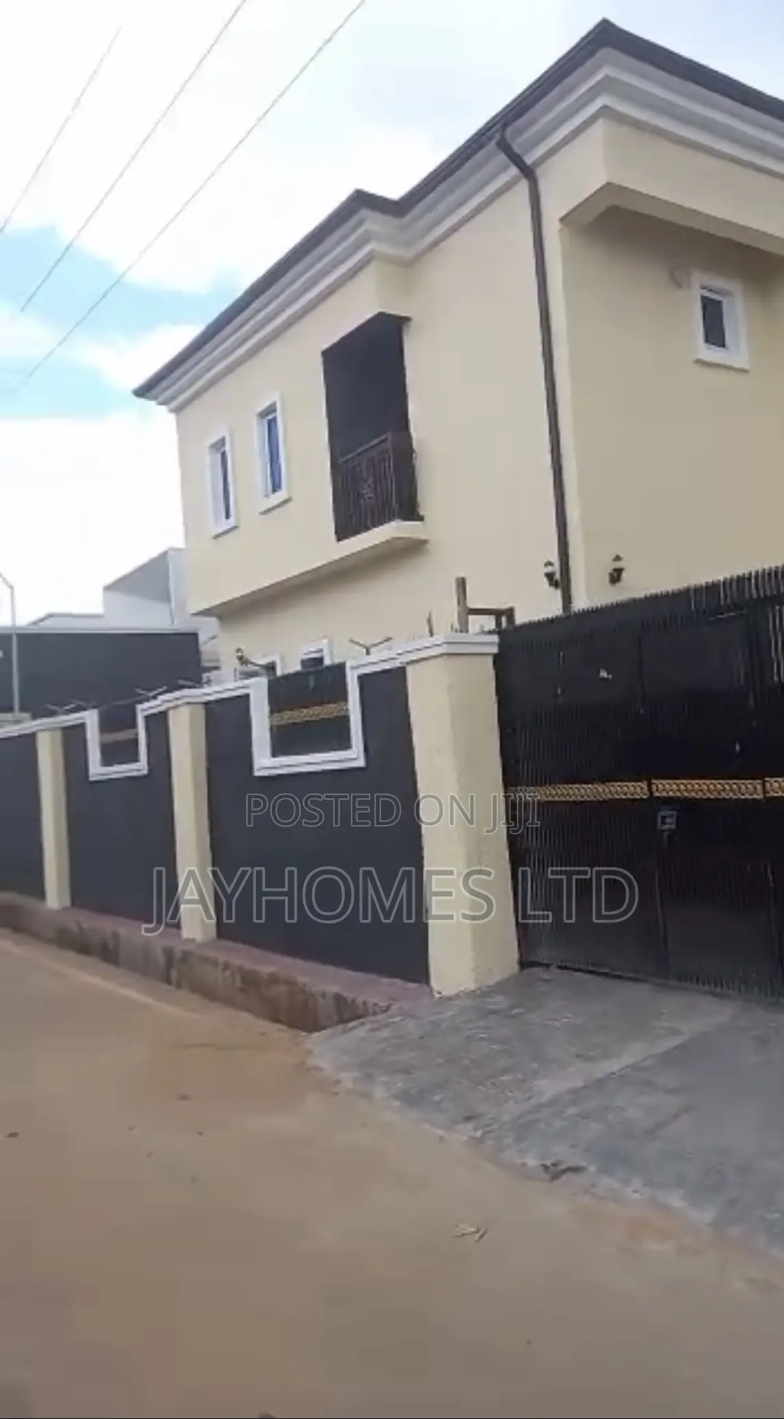 2bdrm Block of Flats in Okpanam Road Asaba, Oshimili South for sale