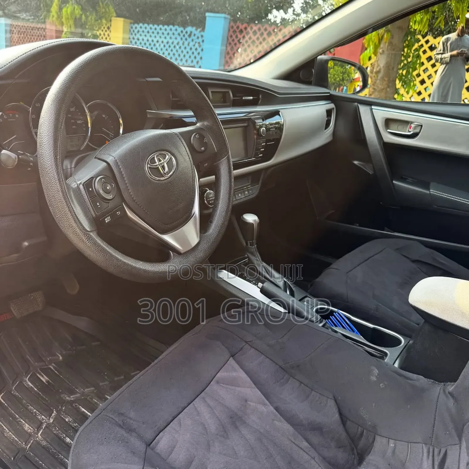 Toyota Corolla LE Premium 4dr Sedan (1.8L 4cyl CVT) 2015 White