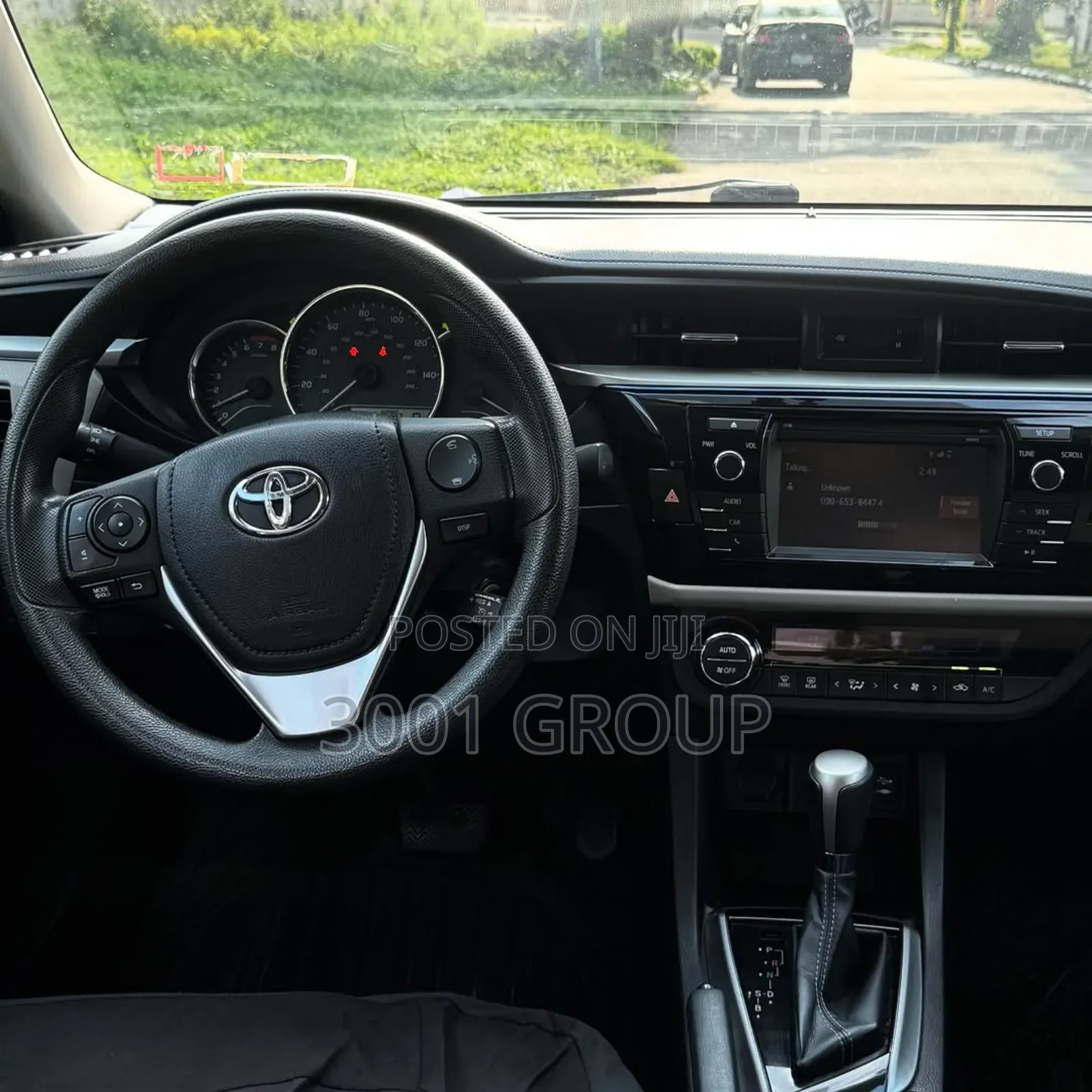 Toyota Corolla LE Premium 4dr Sedan (1.8L 4cyl CVT) 2015 White