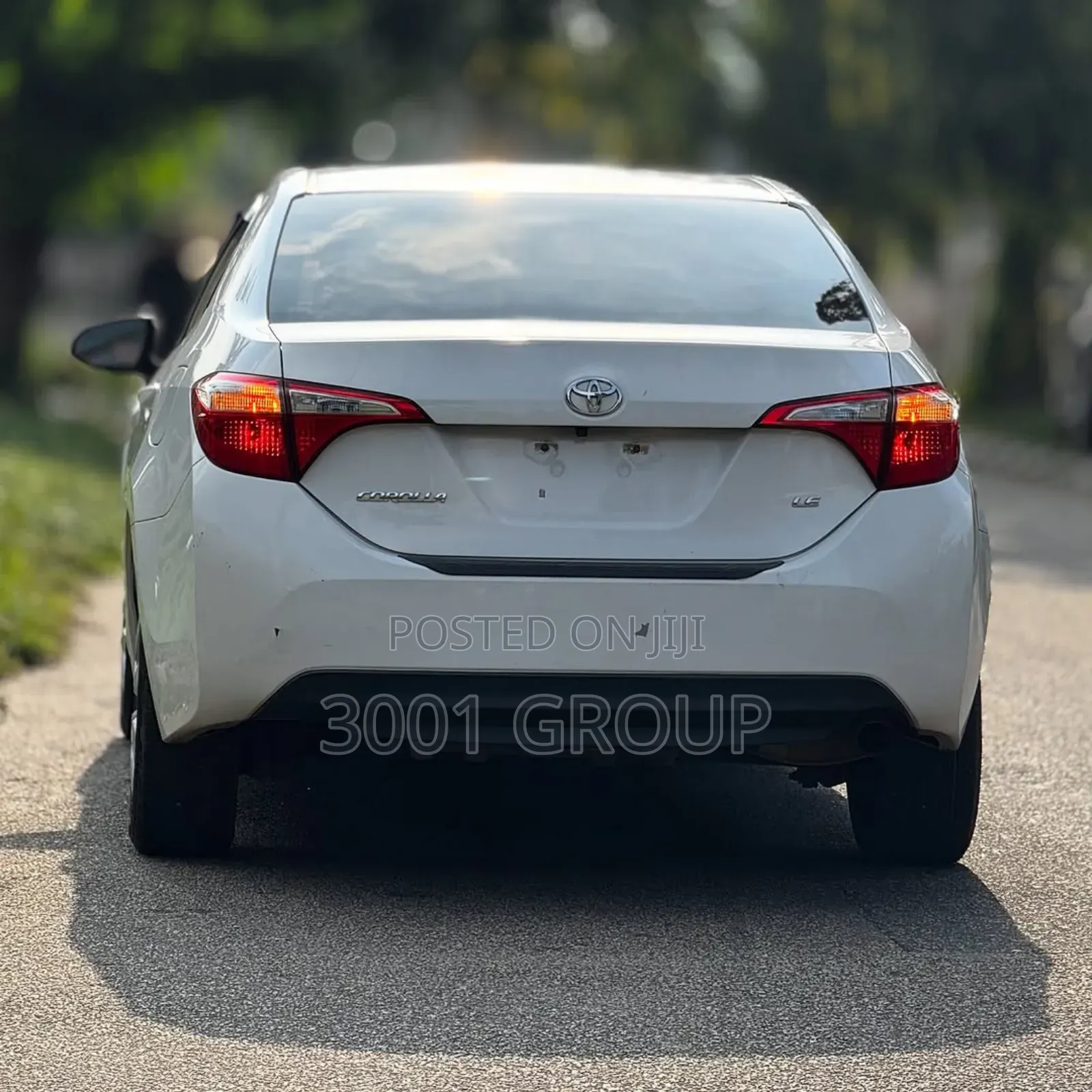 Toyota Corolla LE Premium 4dr Sedan (1.8L 4cyl CVT) 2015 White