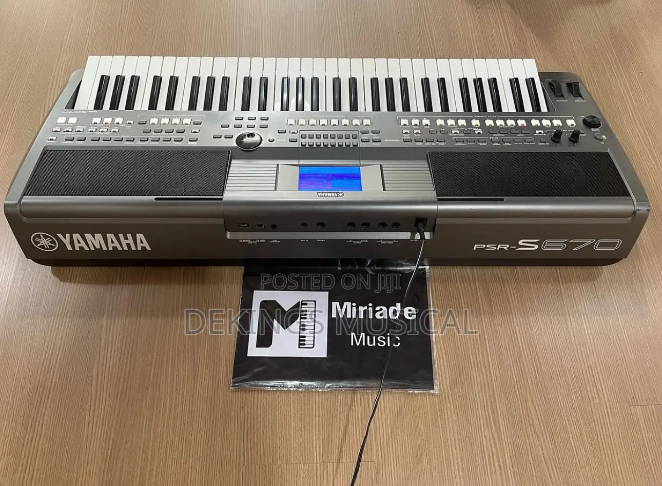 Neatly Used Yamaha PSR S670 Keyboard