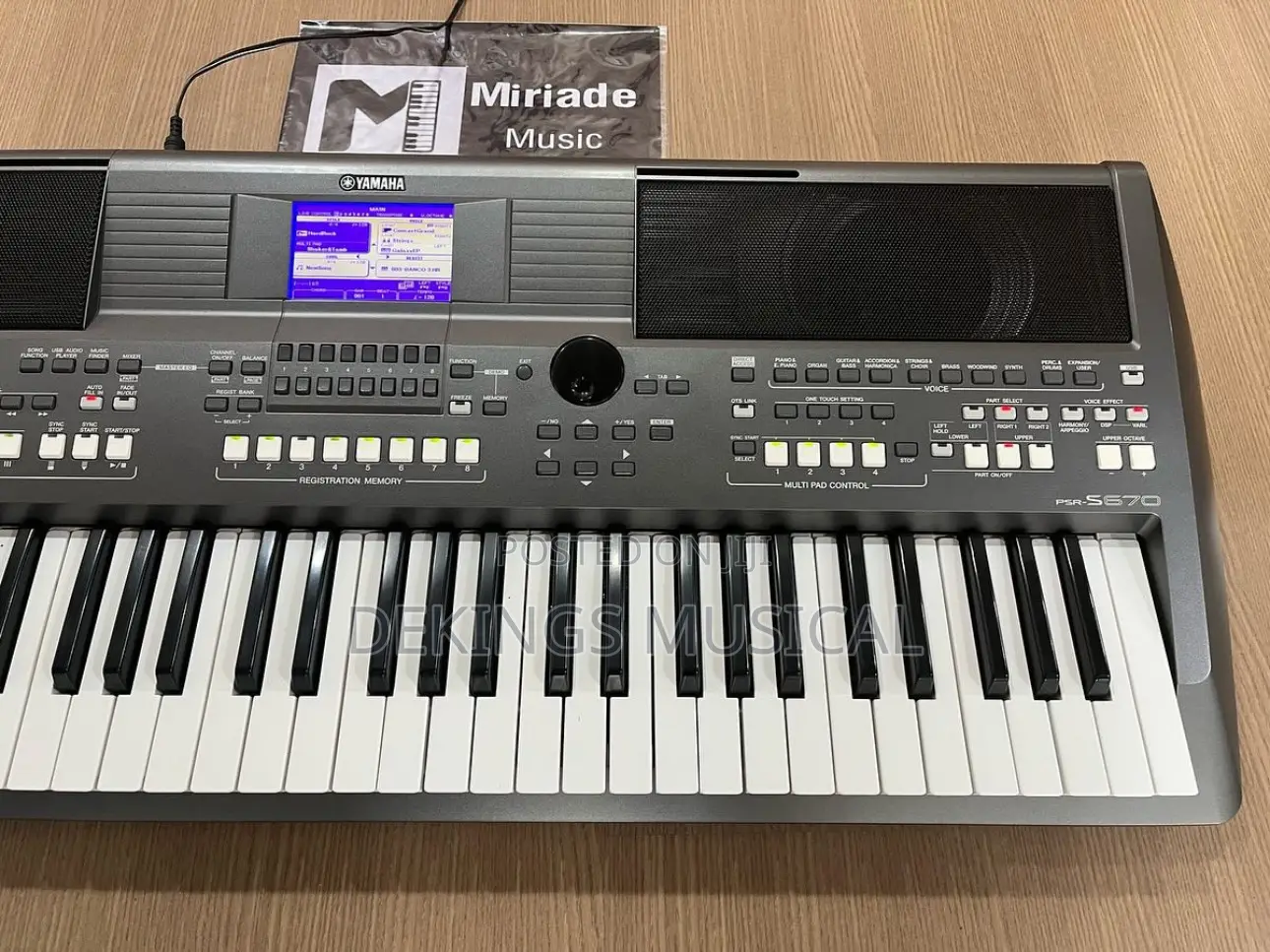 Neatly Used Yamaha PSR S670 Keyboard