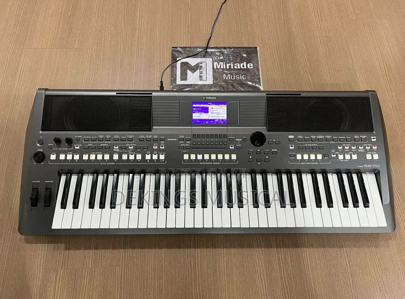 Neatly Used Yamaha PSR S670 Keyboard