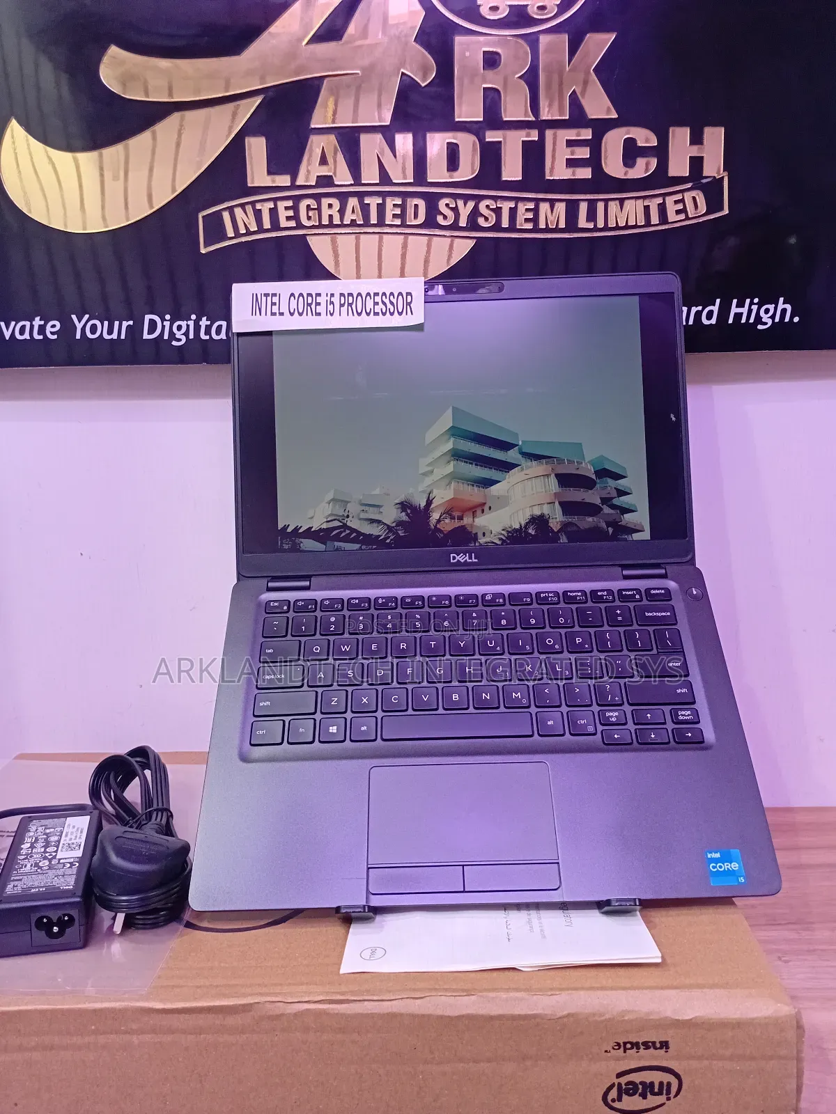 New Laptop Dell Latitude 5300 16GB Intel Core I5 SSD 256GB