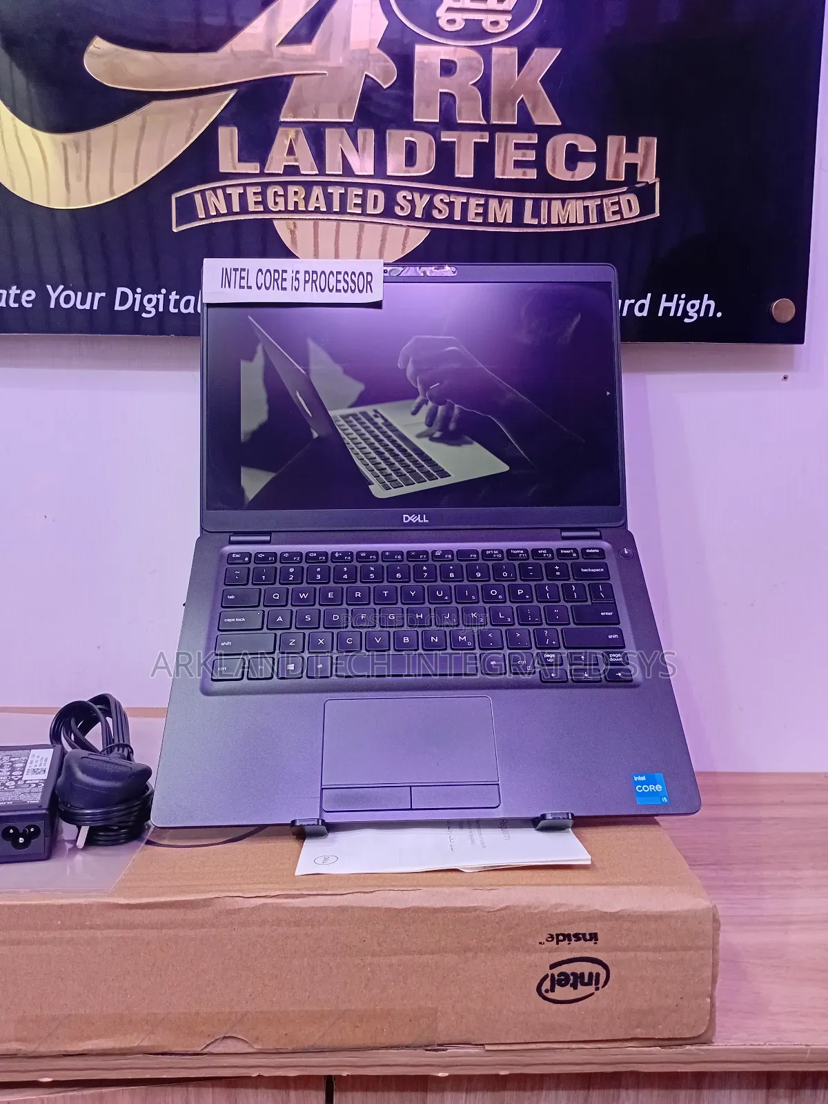 New Laptop Dell Latitude 5320 12GB Intel Core I5 SSD 256GB