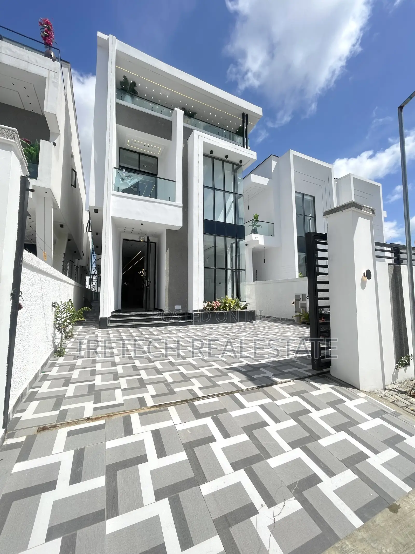 5bdrm Duplex in Ado / Ajah for sale