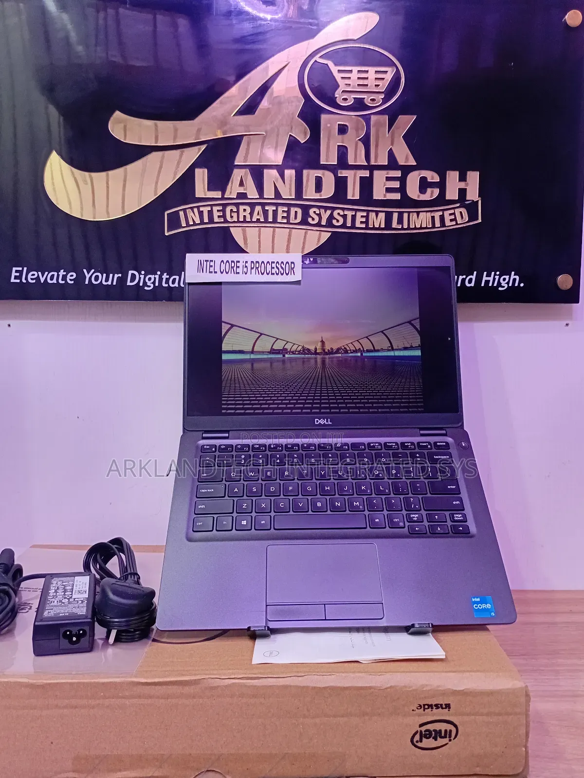New Laptop Dell Latitude 5330 16GB Intel Core I5 SSD 512GB