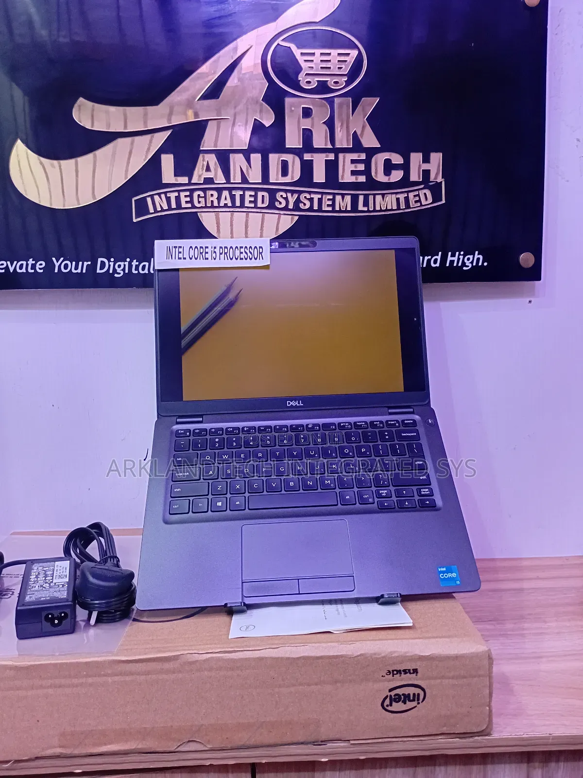 New Laptop Dell Latitude 5340 8GB Intel Core I5 SSD 512GB