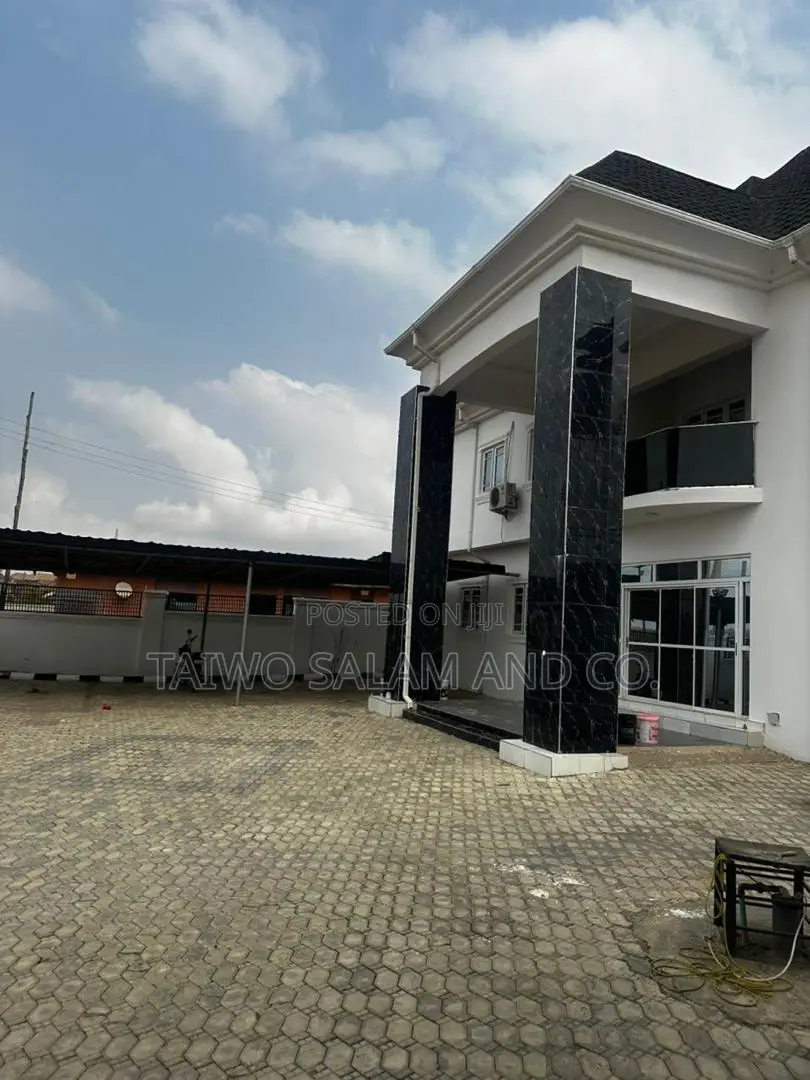 7bdrm Duplex in Akala Express for sale