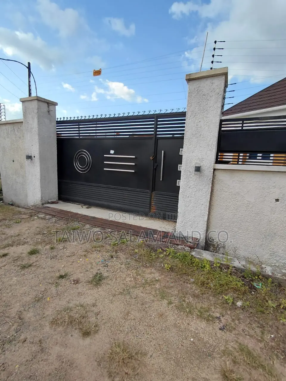 3bdrm Bungalow in Ologuneru for sale