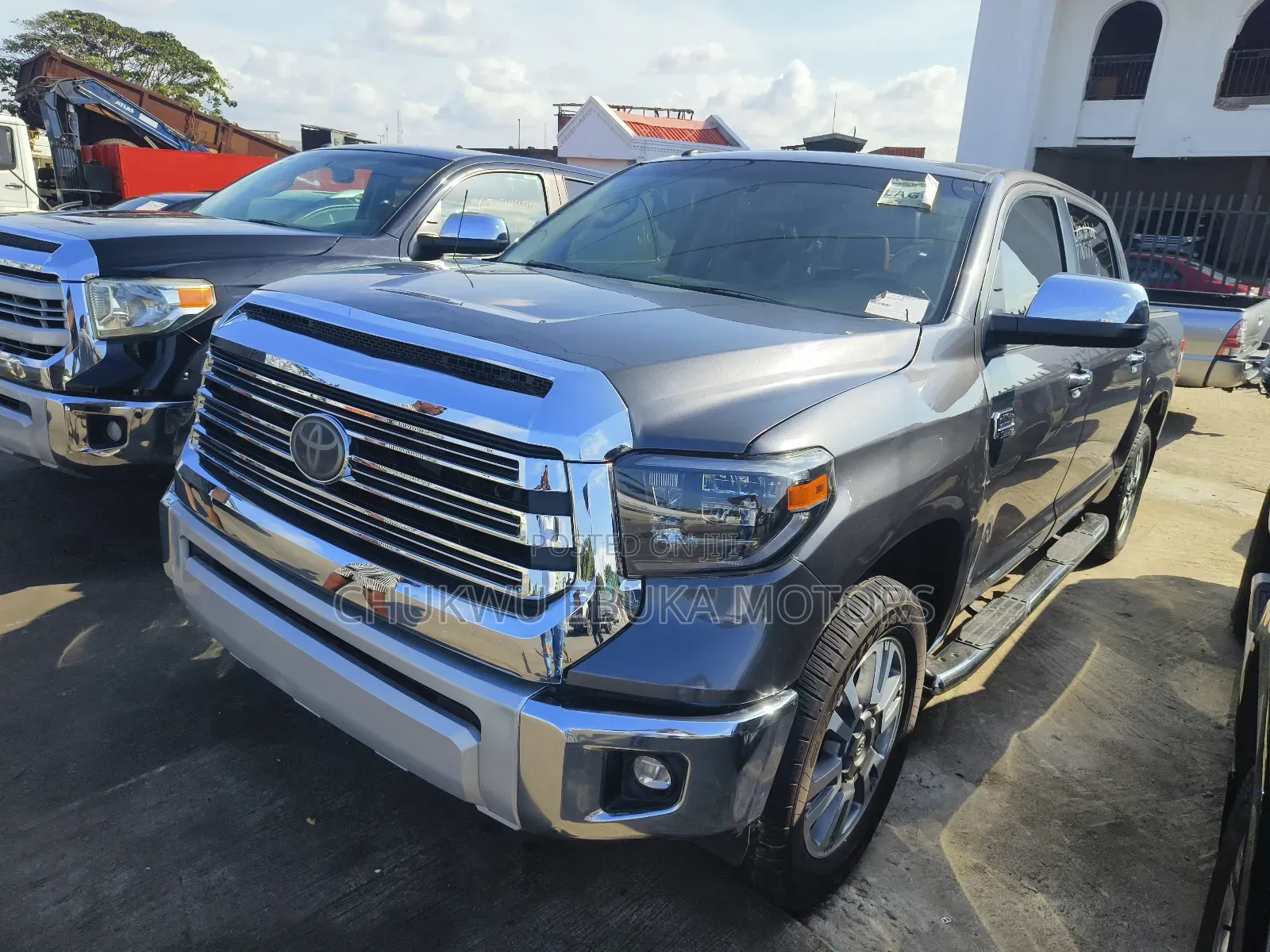 Toyota Tundra Limited 5.7L V8 4x4 Double Cab 6.6 ft. box 145.7 in. WB