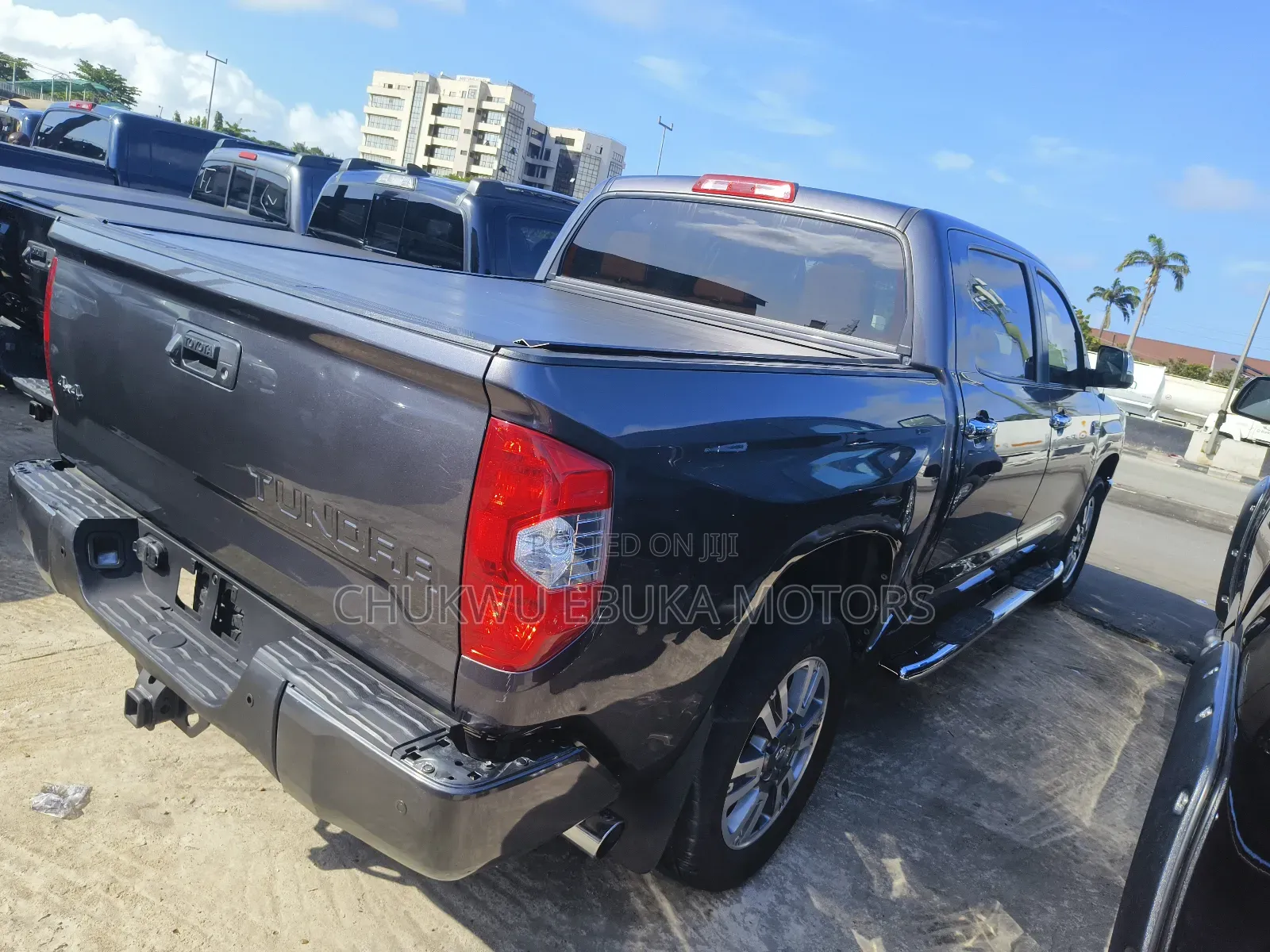Toyota Tundra Limited 5.7L V8 4x4 Double Cab 6.6 ft. box 145.7 in. WB