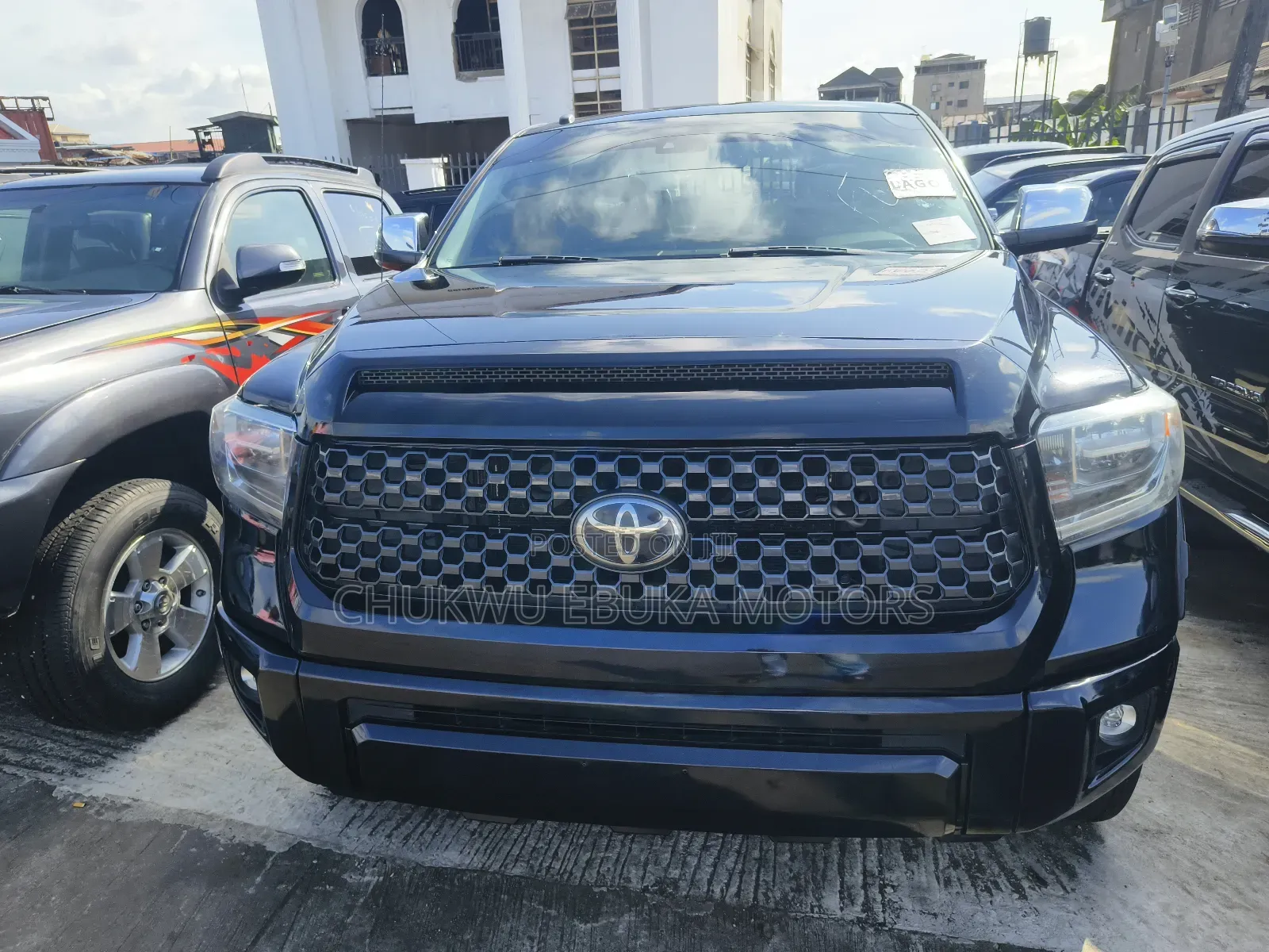 Toyota Tundra Platinum 5.7L V8 4x2 CrewMax 5.6 ft. box 145.7 in. WB