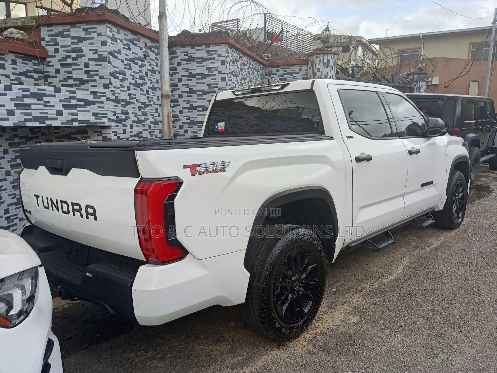 Toyota Tundra 2023 White
