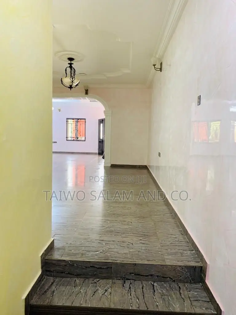 4bdrm Bungalow in Akobo for sale