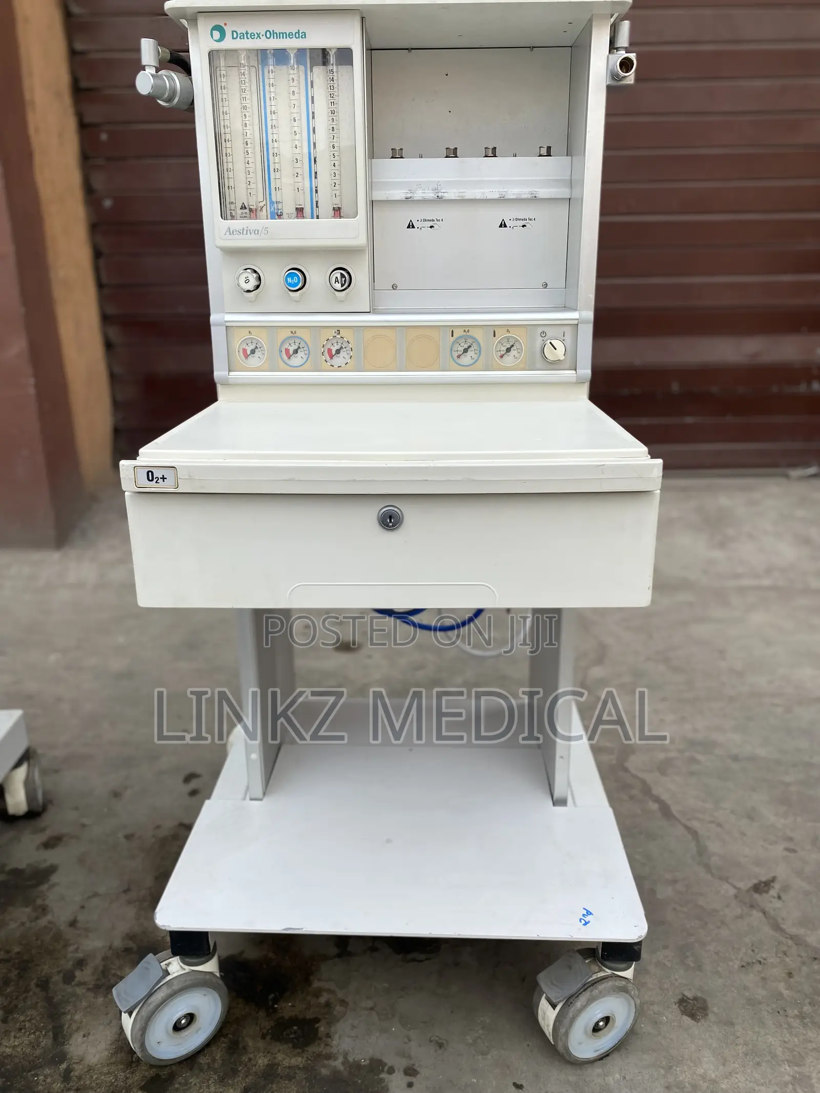 Wall Hanging/Portable Anastheic Machine