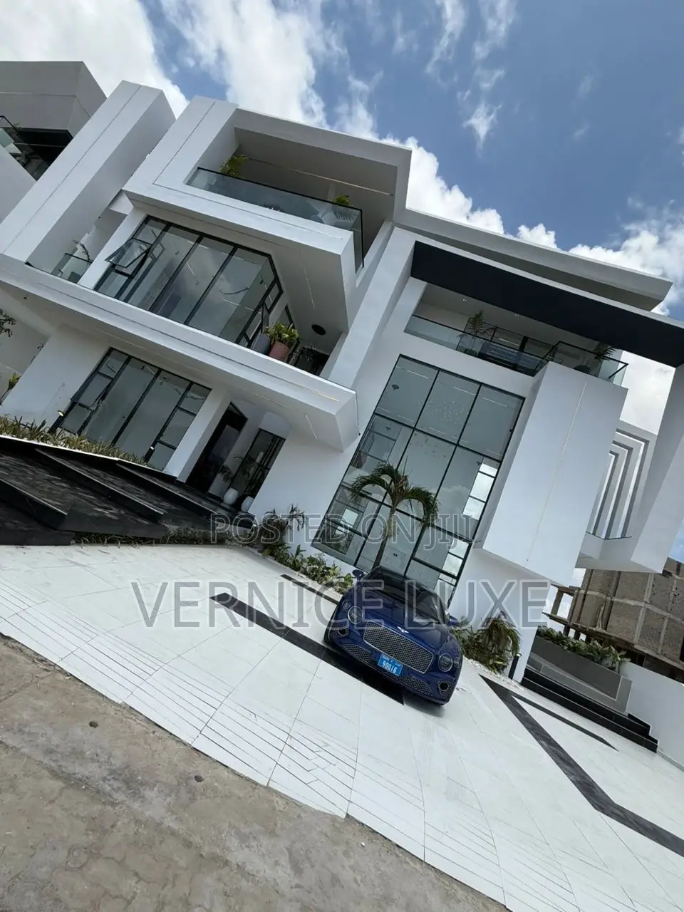 5bdrm Duplex in Osapa, Lekki for sale