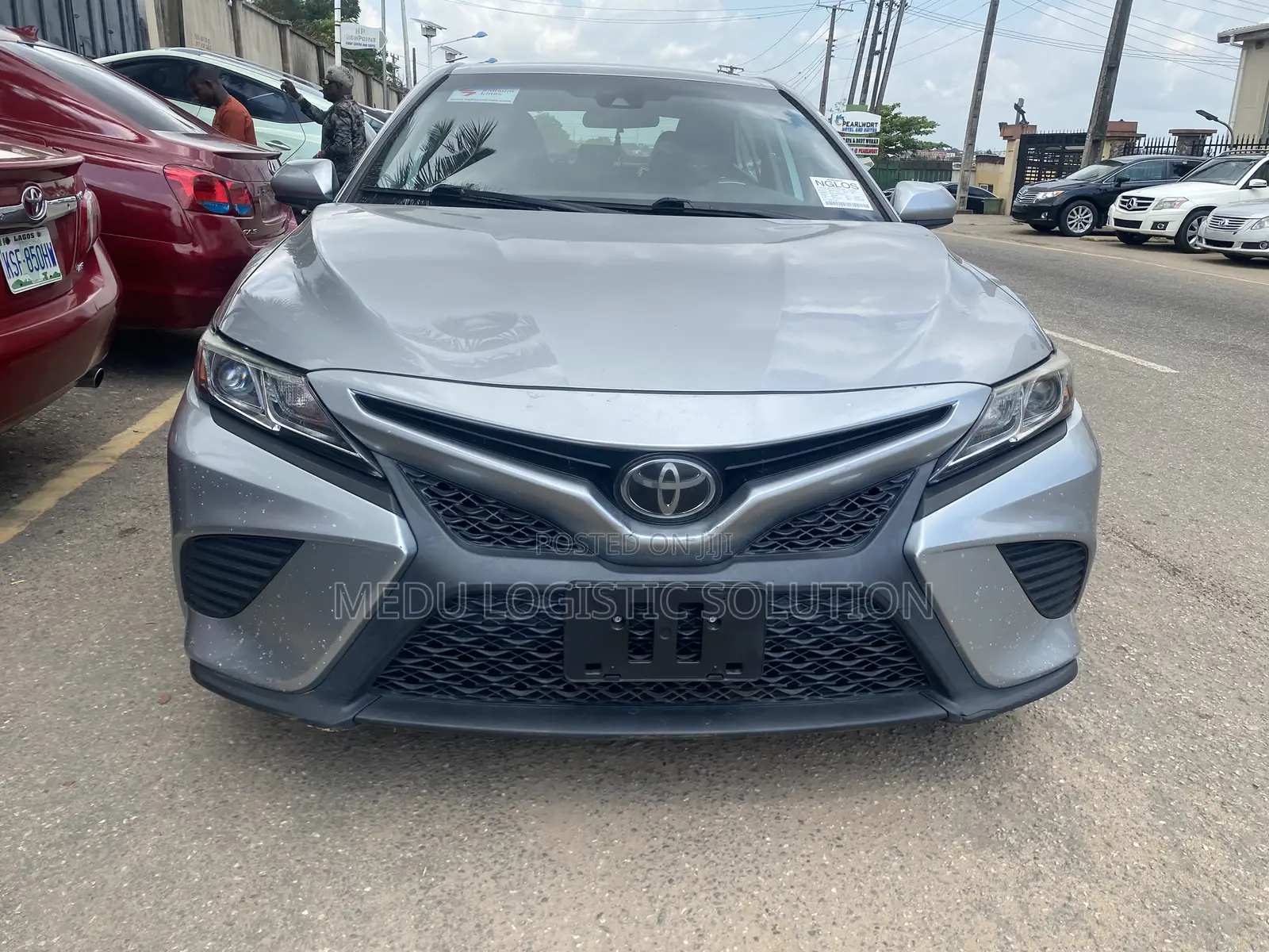 Toyota Camry SE (2.5L 4cyl 8A) 2019 Gray