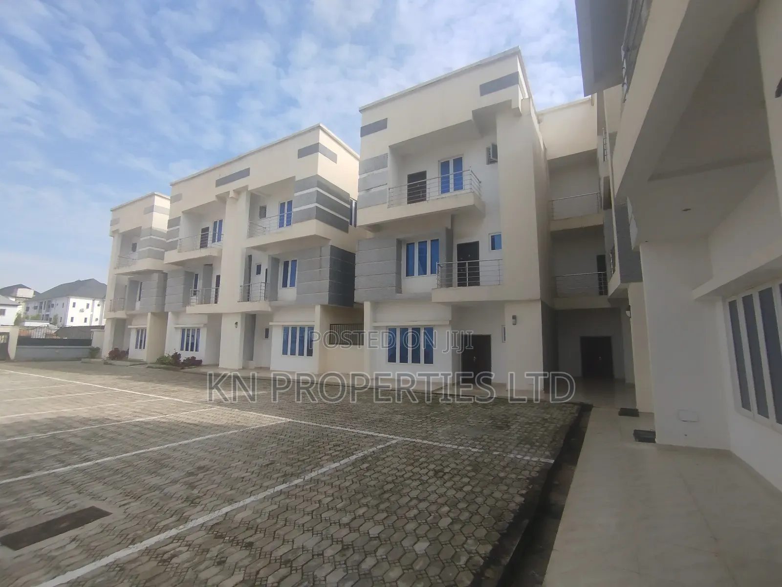 5bdrm Duplex in Gusape Main, Guzape District for rent