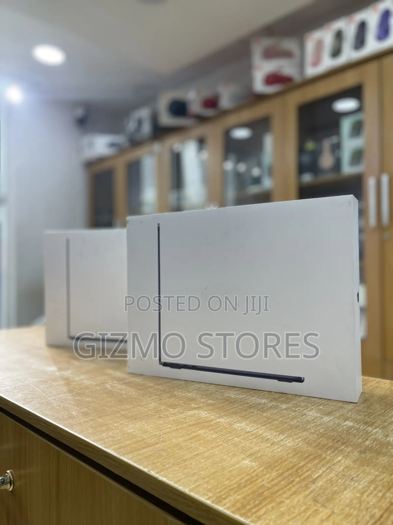 New Laptop Apple MacBook Air 2025 M4 13-Inch 16GB Apple M4 SSD 256GB