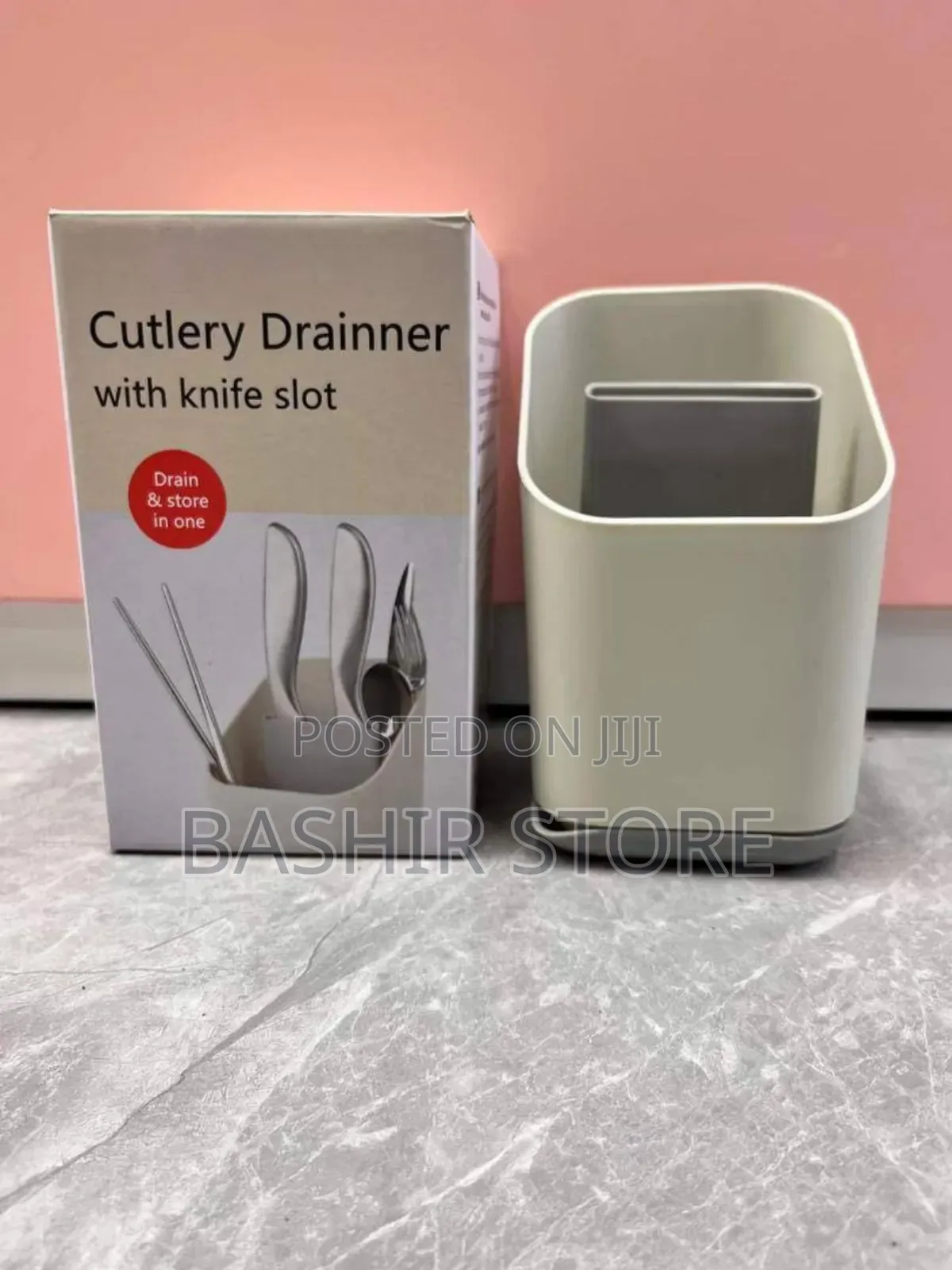 Cutlery Drainer With a Knife Slot