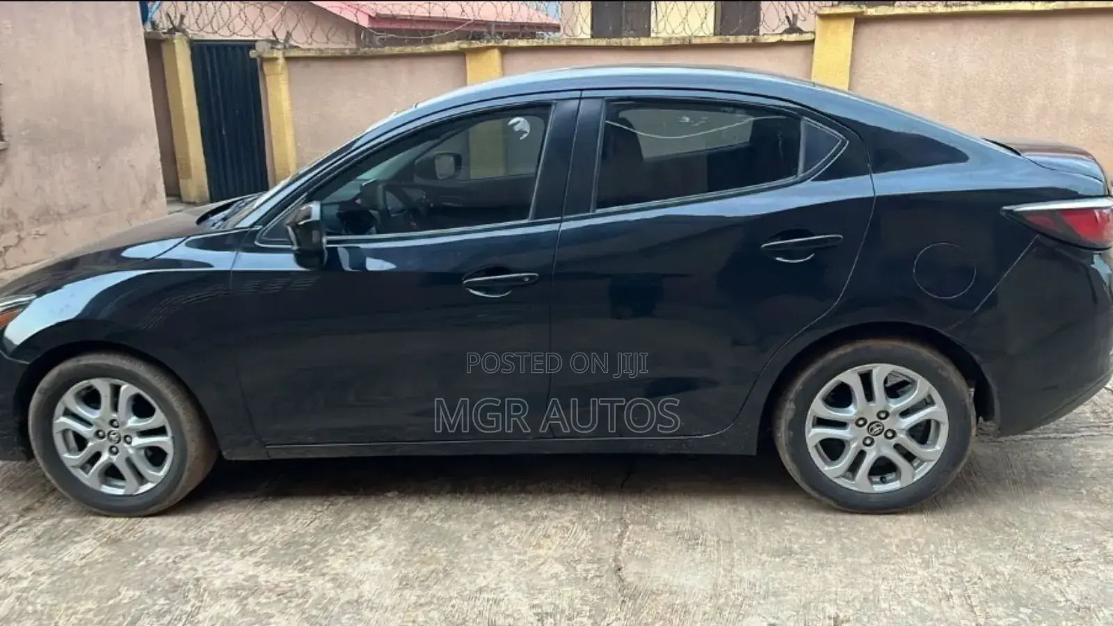 Toyota Yaris 2017 Black