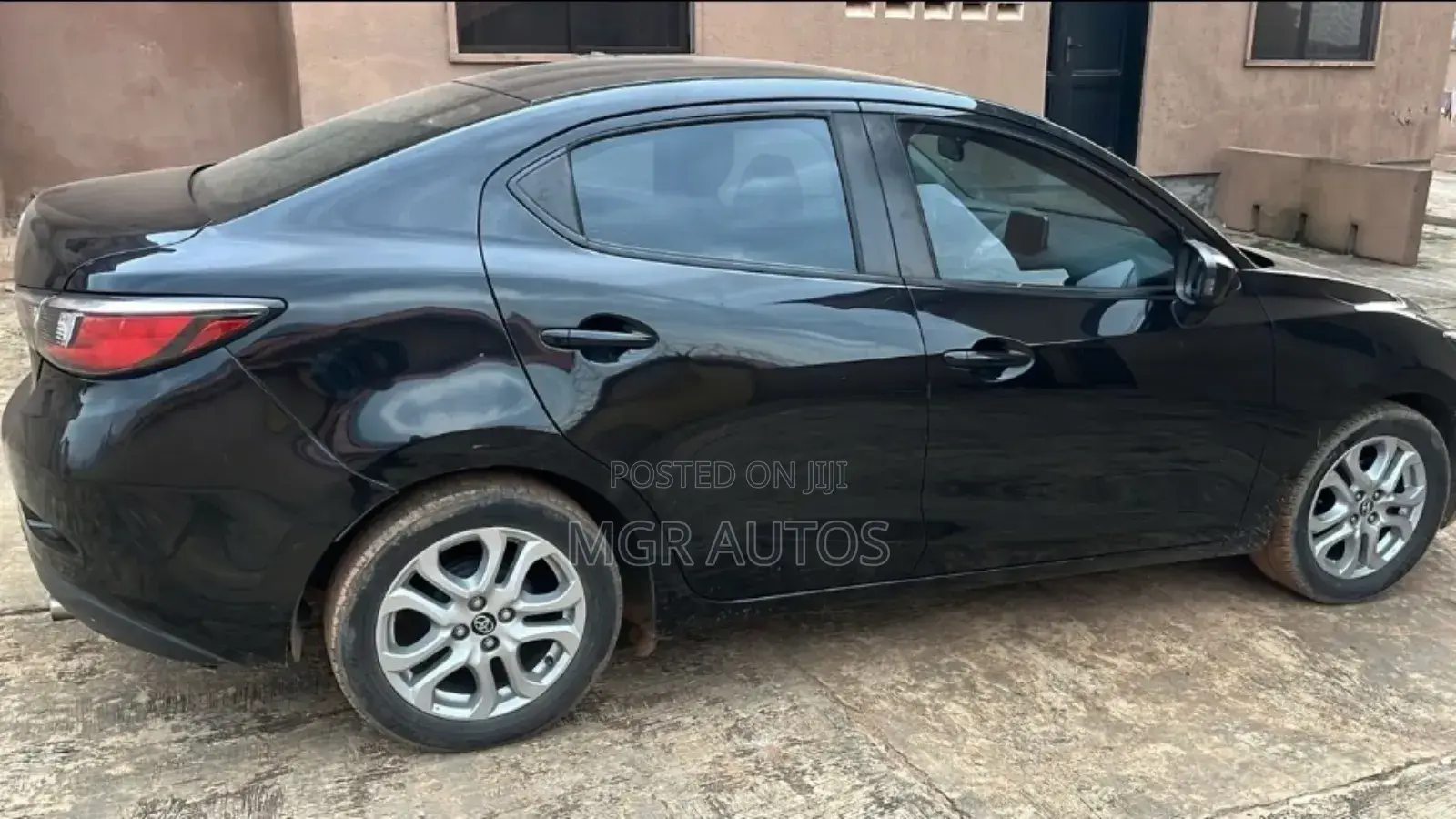 Toyota Yaris 2017 Black
