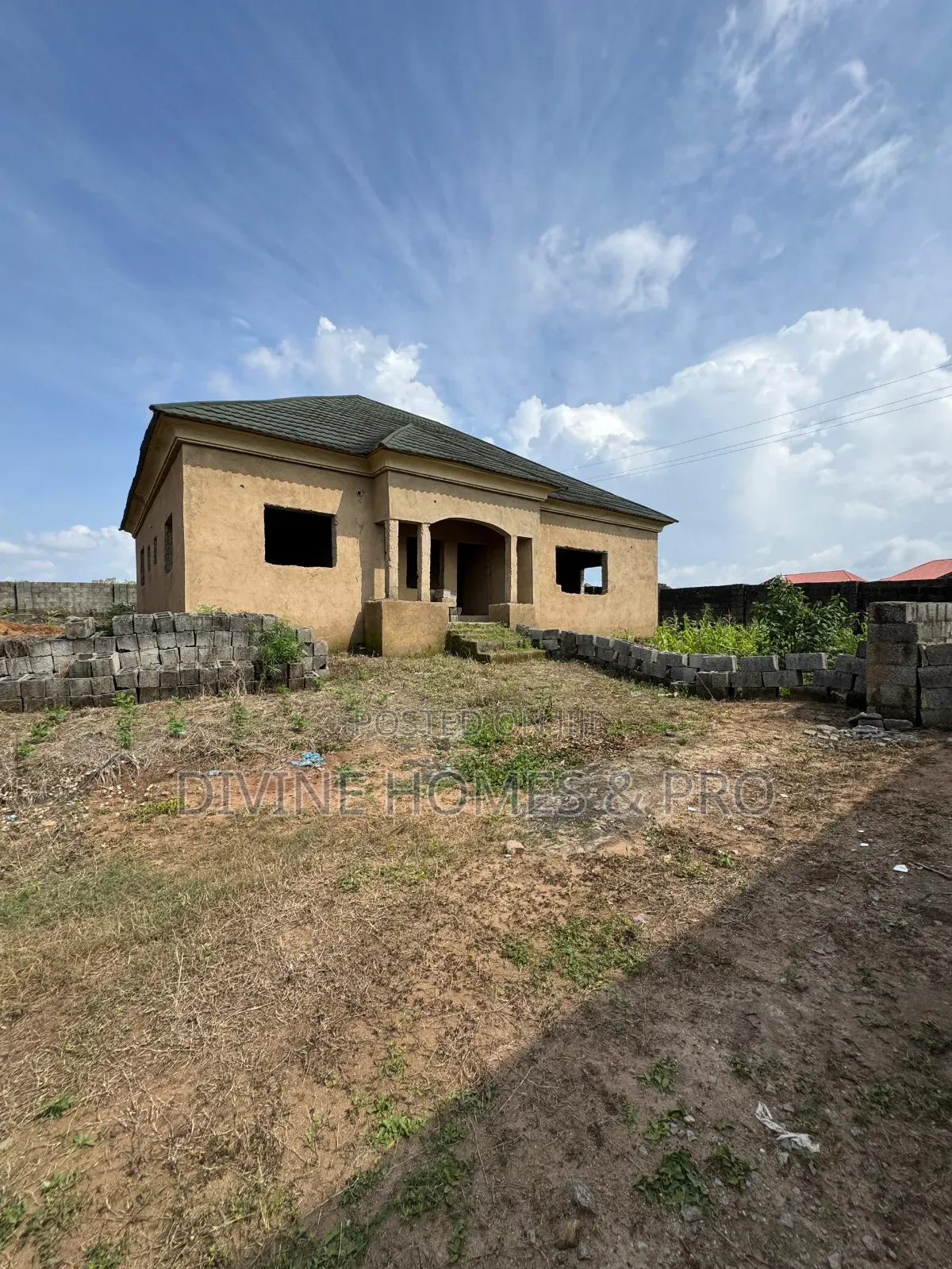 4bdrm Bungalow in Lugbe District for sale