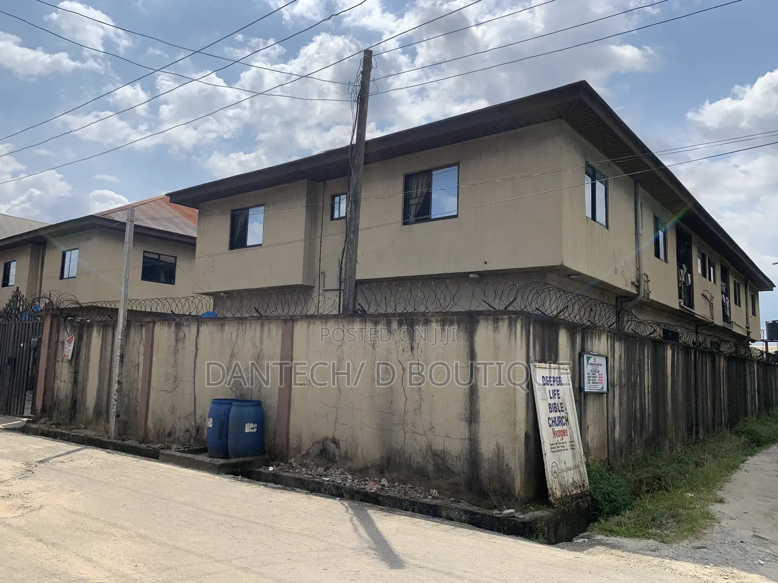 3 Bedroom Up and Down(2 Building)