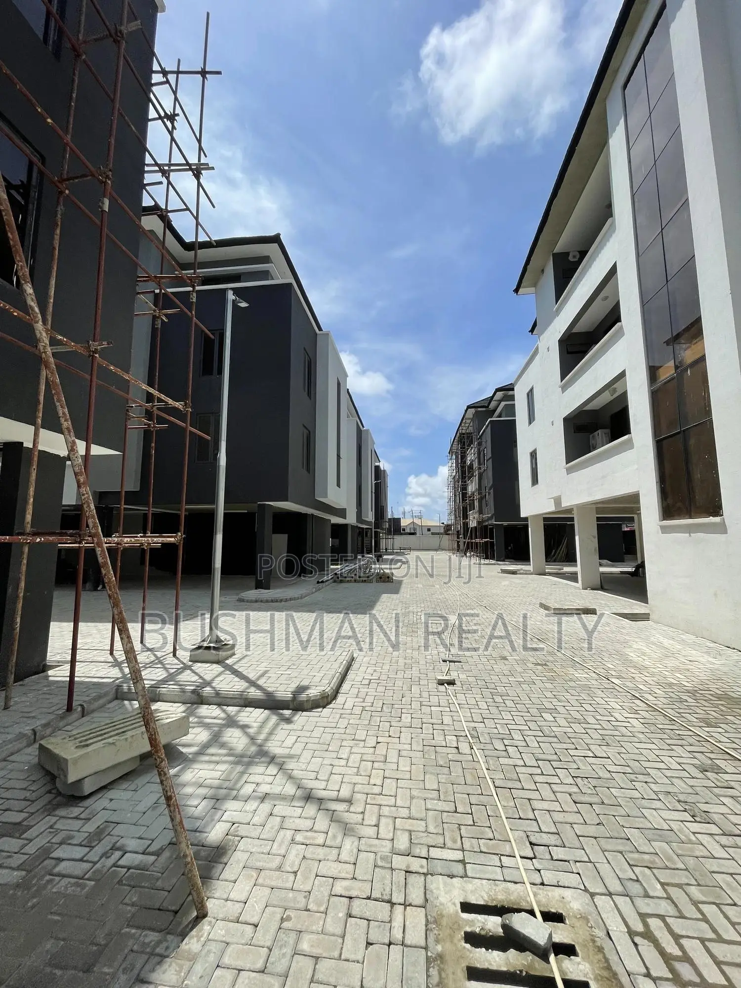 2bdrm Apartment in Lekki Phase 1 for rent