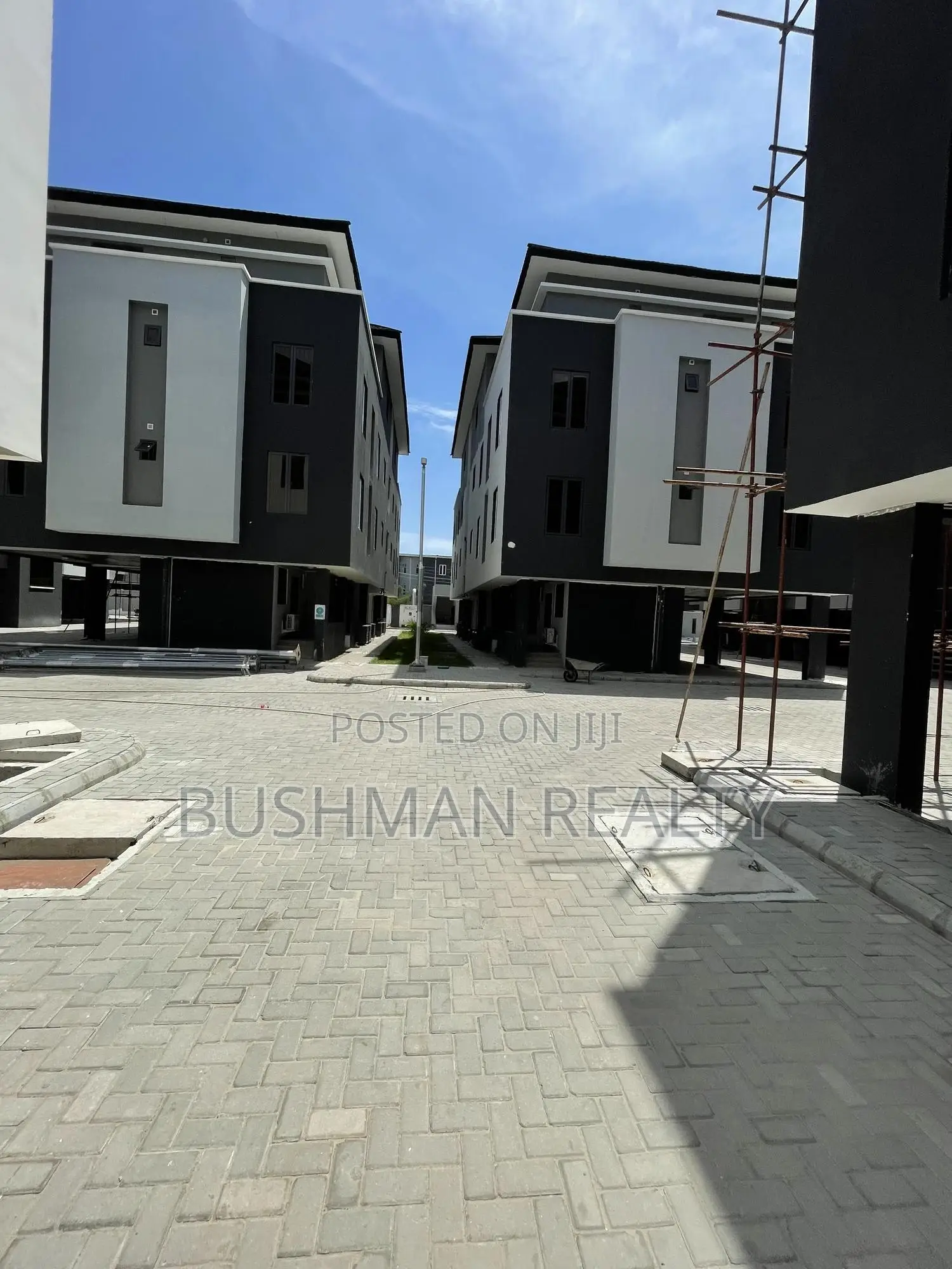 2bdrm Apartment in Lekki Phase 1 for rent