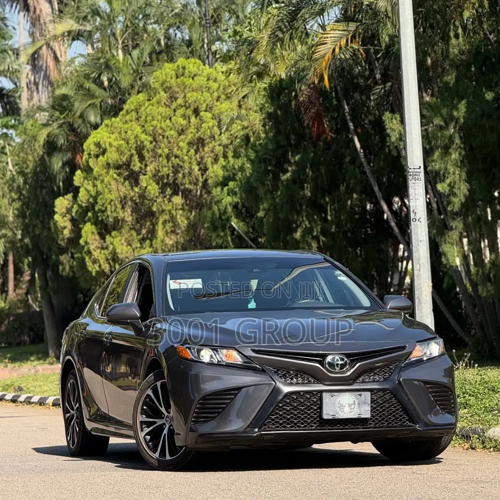 Toyota Camry SE FWD 2020 Gray