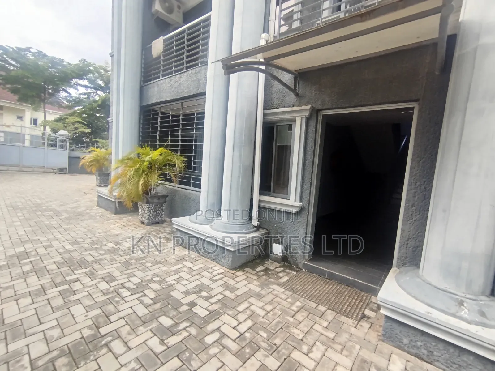 3bdrm Block of Flats in Gusape, Guzape District for rent