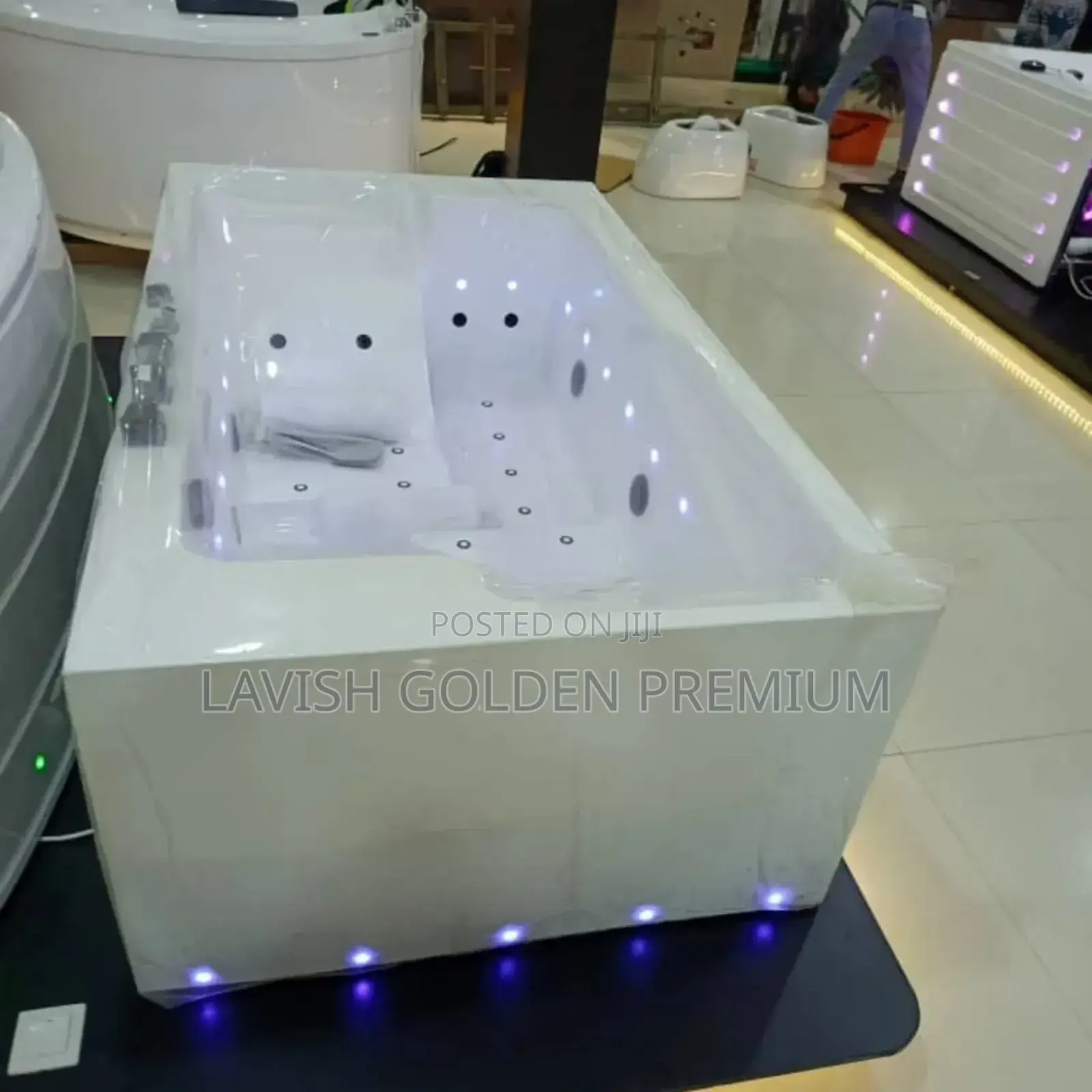 Special Jacuzzi With Lead Light, Bluetooth and Massage