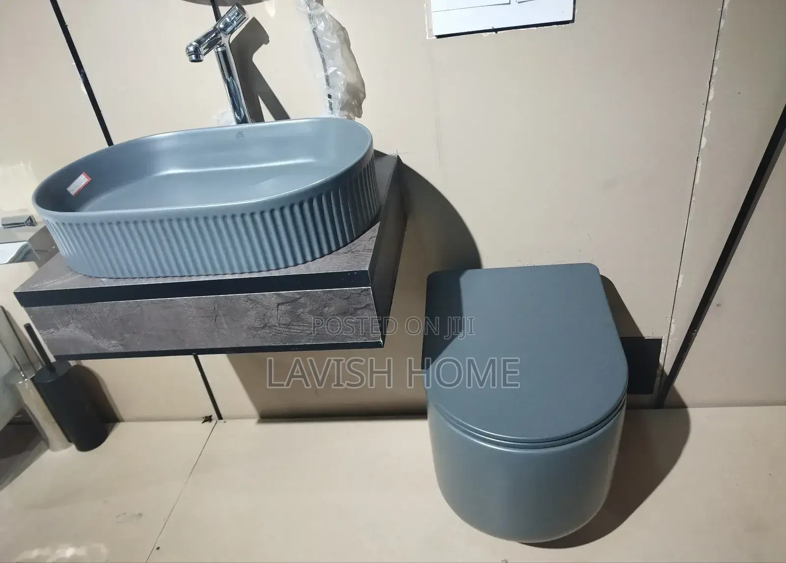 Special England Water Closet Gray