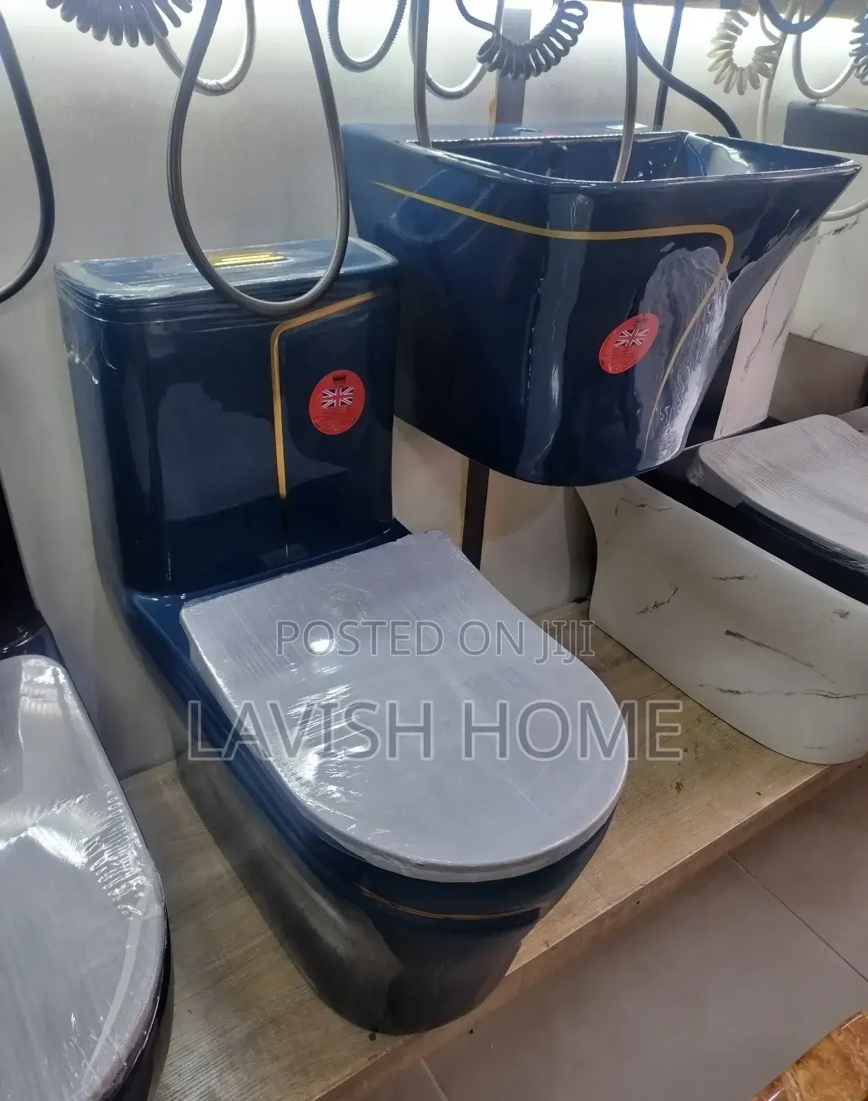 Blue Luxury Toilet Seat With Hanging Basin