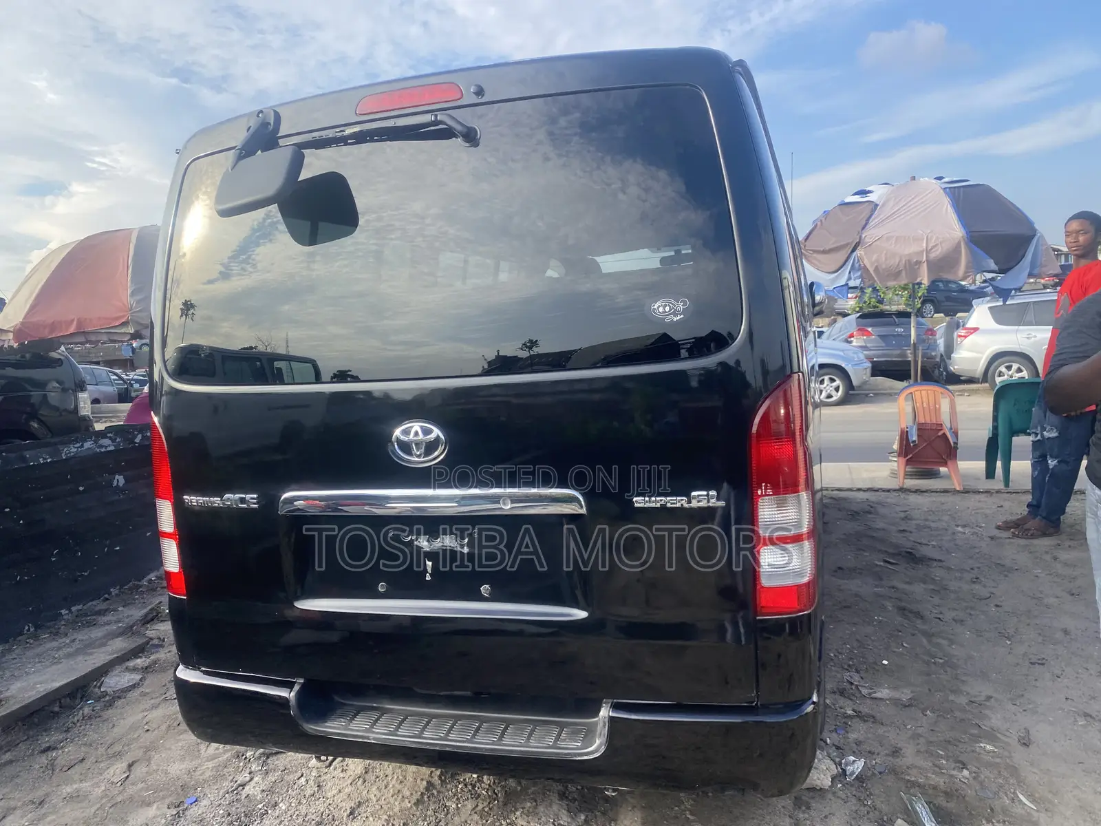 Toyota HiAce 2013 Black