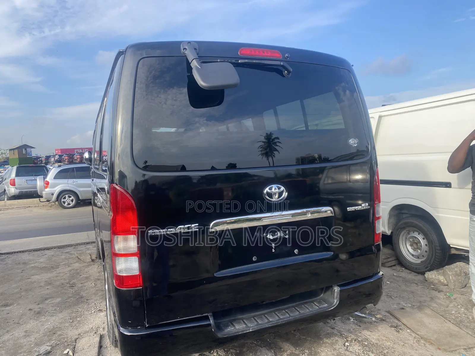 Toyota HiAce 2013 Black