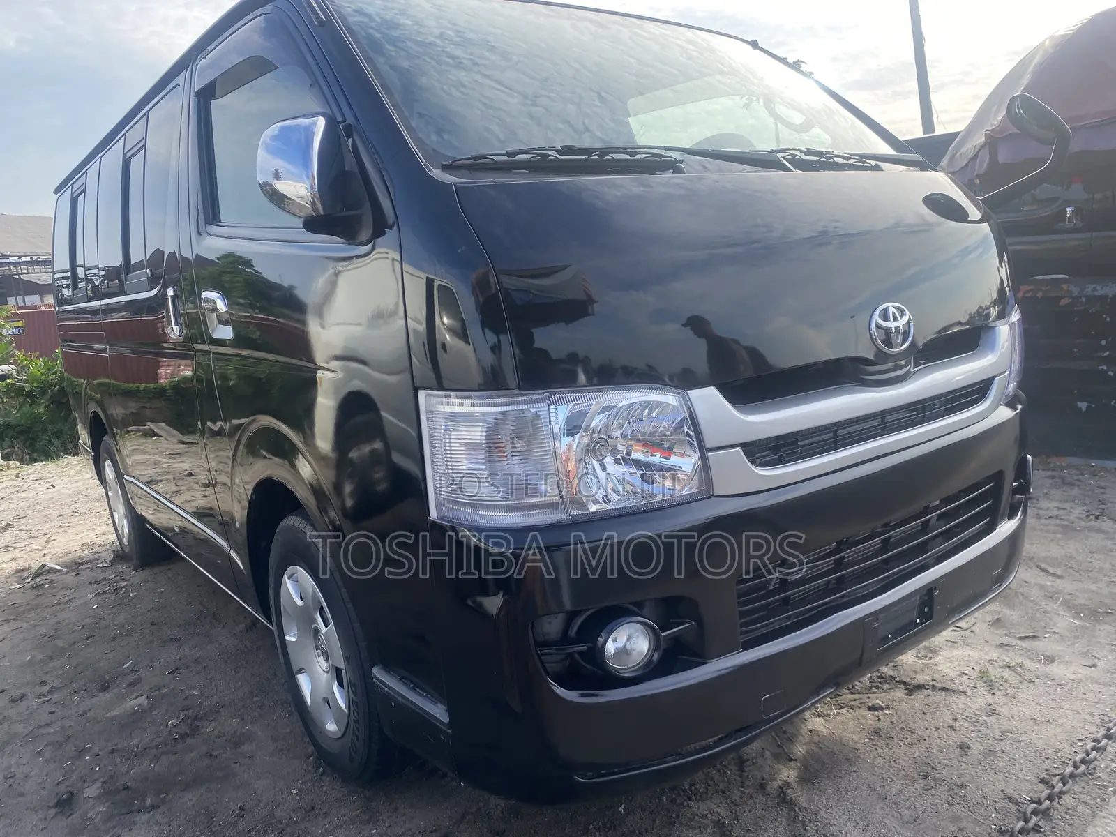Toyota HiAce 2013 Black