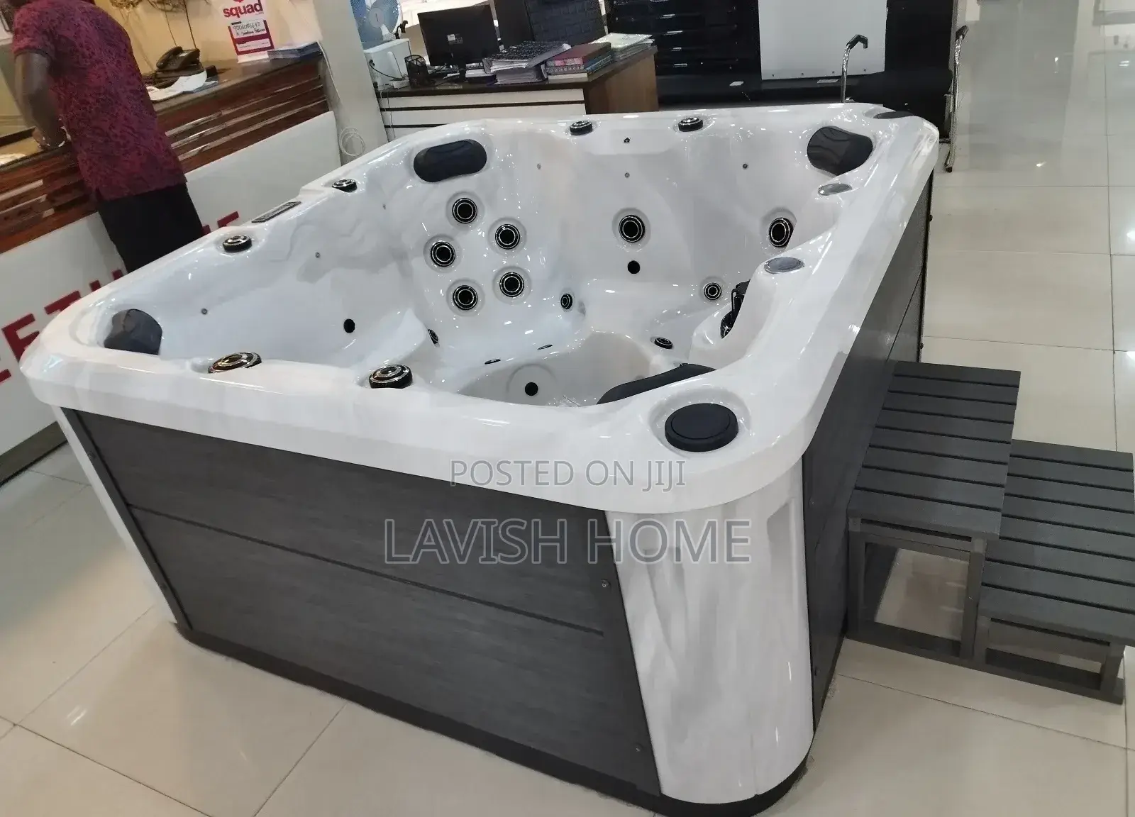 Luxury Outdoor Spa Jacuzzi