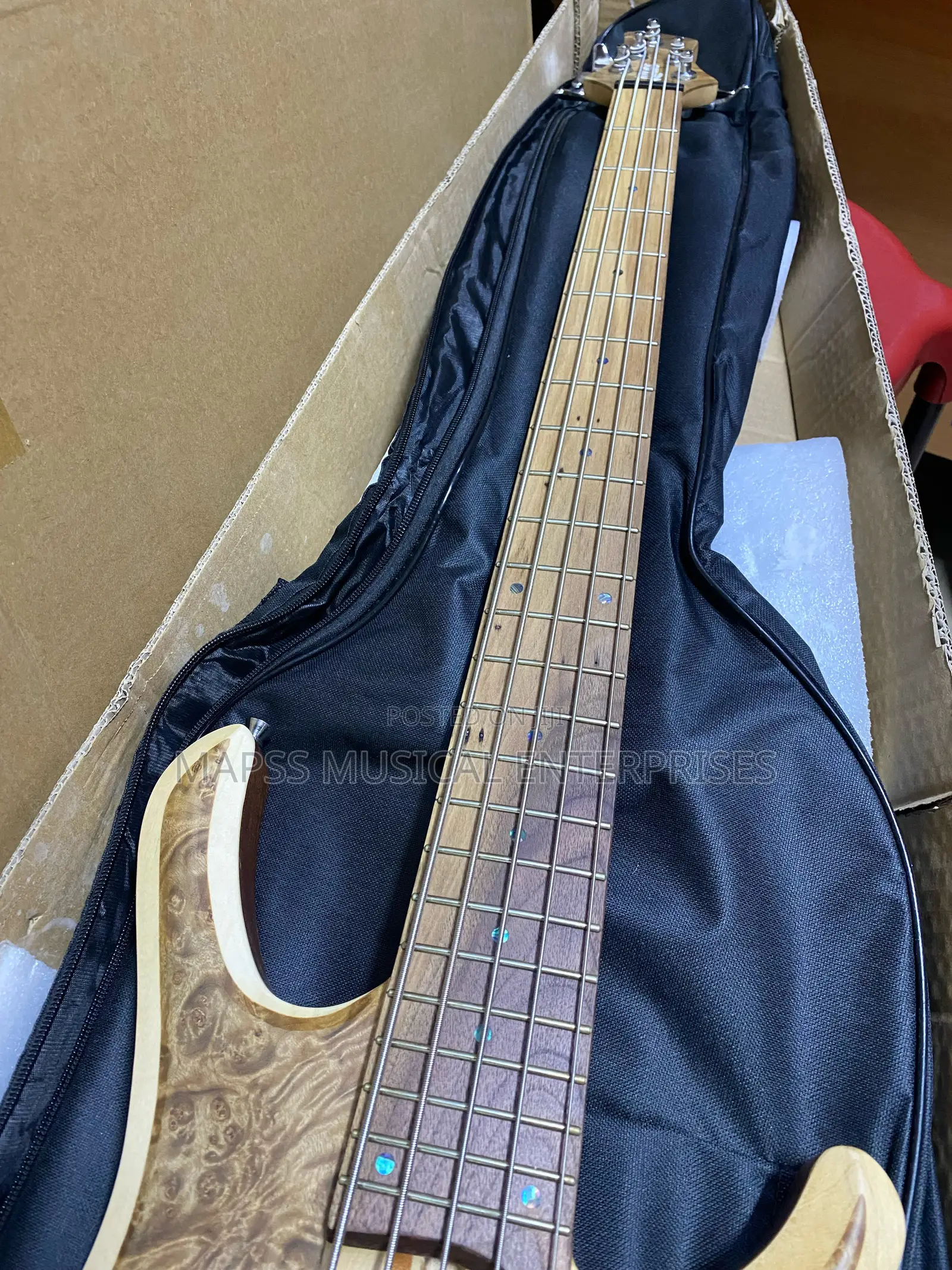 Luxars S-B60 5-String Active Electric Bass Guitar
