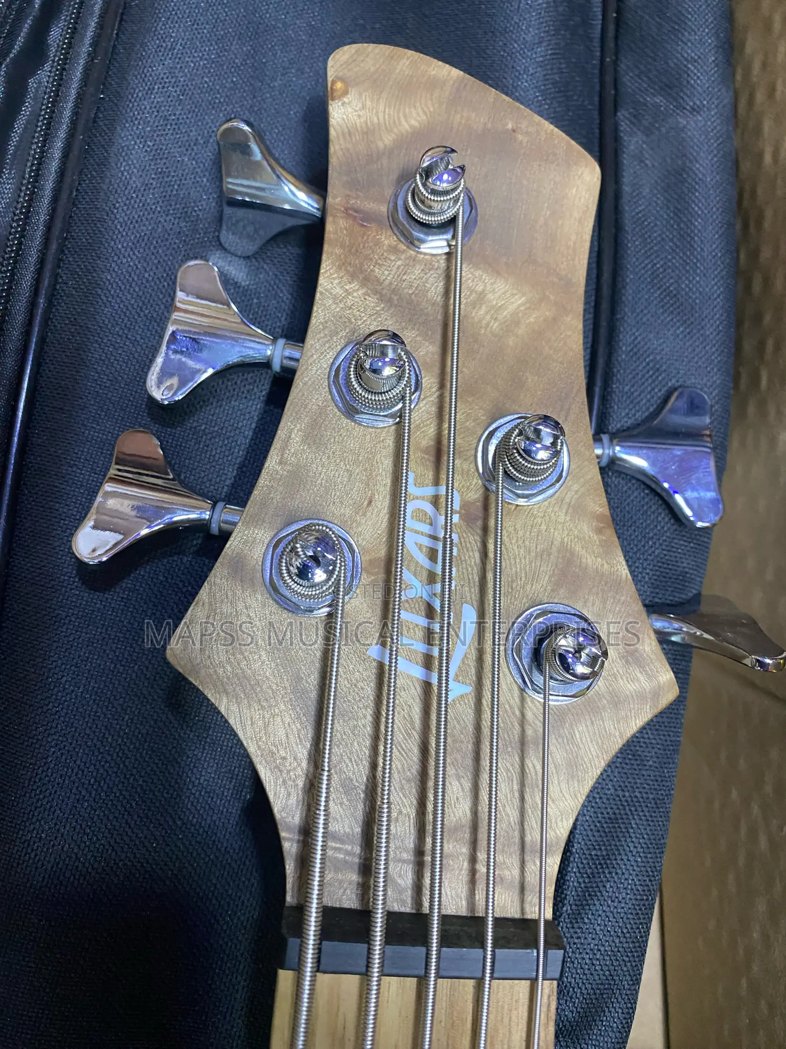 Luxars S-B60 5-String Active Electric Bass Guitar
